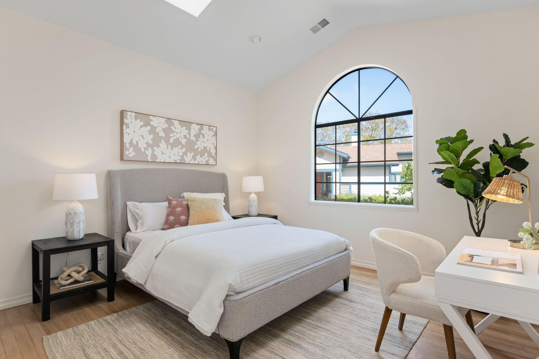 Santa Barbara, California 93111, United States, 2 Bedrooms Bedrooms, ,2 BathroomsBathrooms,Residential,Pending,126258