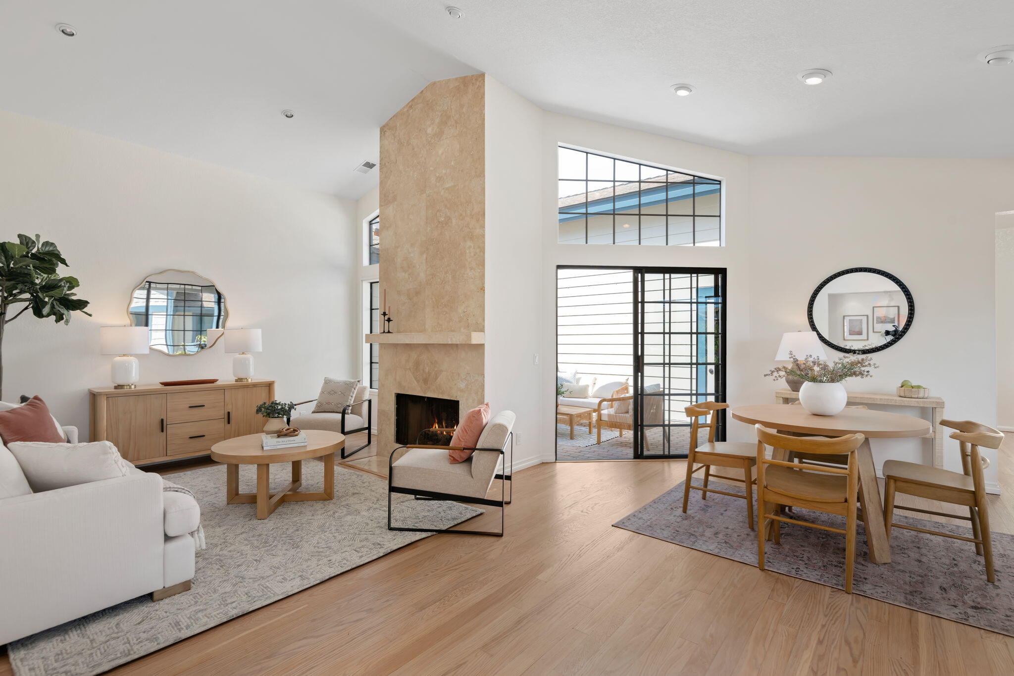 Santa Barbara, California 93111, United States, 2 Bedrooms Bedrooms, ,2 BathroomsBathrooms,Residential,Pending,126258