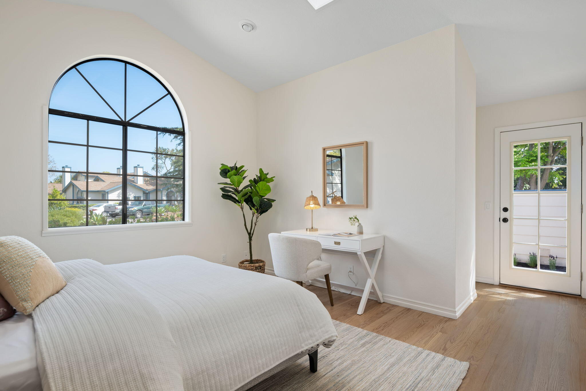 Santa Barbara, California 93111, United States, 2 Bedrooms Bedrooms, ,2 BathroomsBathrooms,Residential,Pending,126258