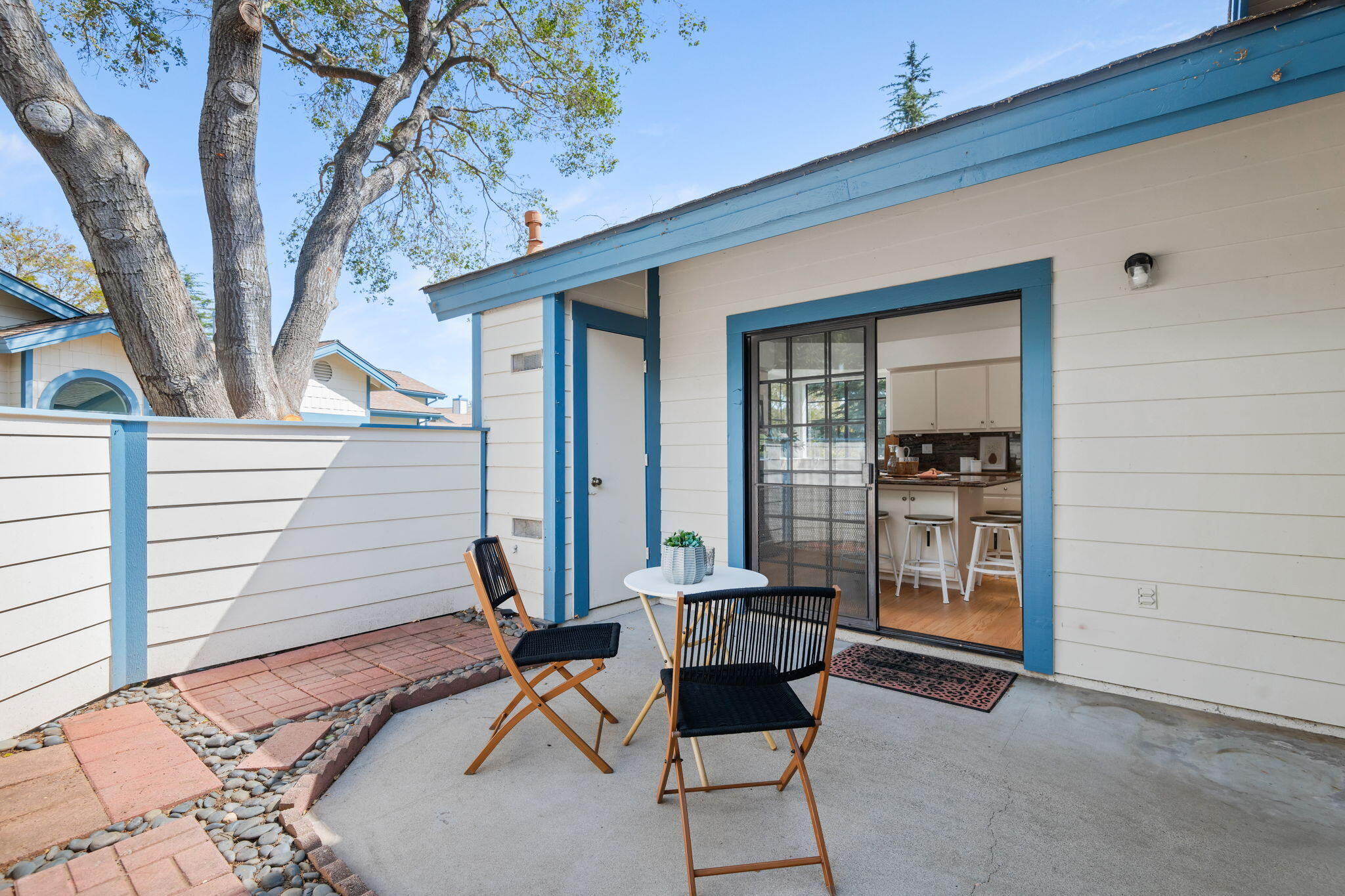 Santa Barbara, California 93111, United States, 2 Bedrooms Bedrooms, ,2 BathroomsBathrooms,Residential,Pending,126258