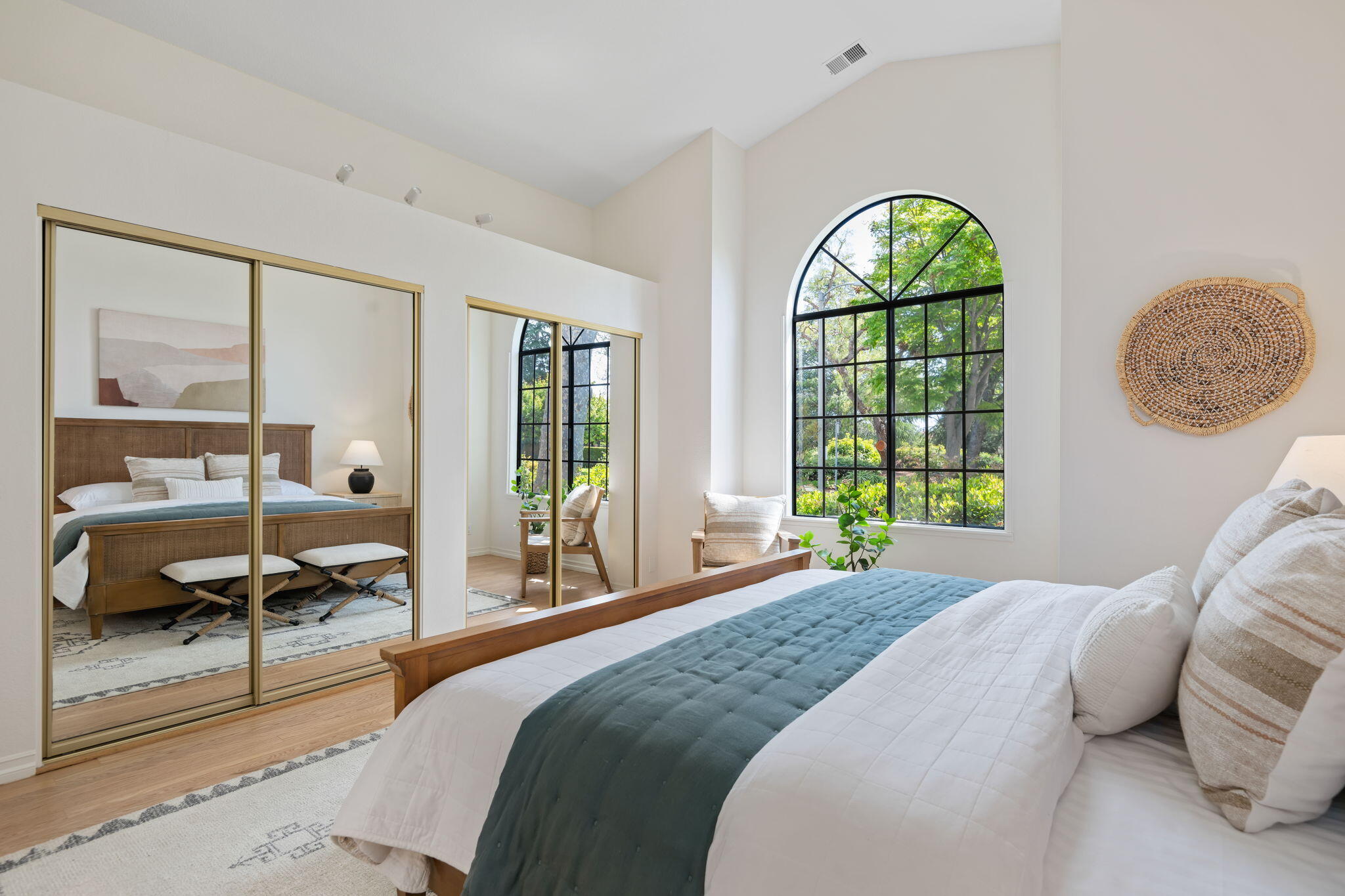 Santa Barbara, California 93111, United States, 2 Bedrooms Bedrooms, ,2 BathroomsBathrooms,Residential,Pending,126258