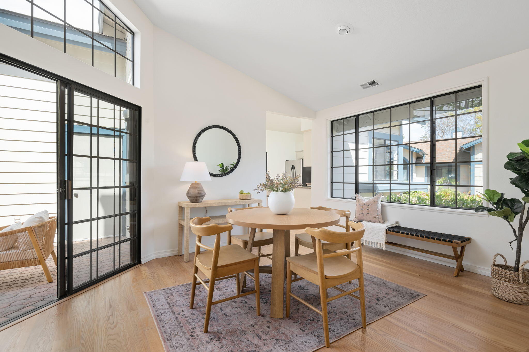 Santa Barbara, California 93111, United States, 2 Bedrooms Bedrooms, ,2 BathroomsBathrooms,Residential,Pending,126258