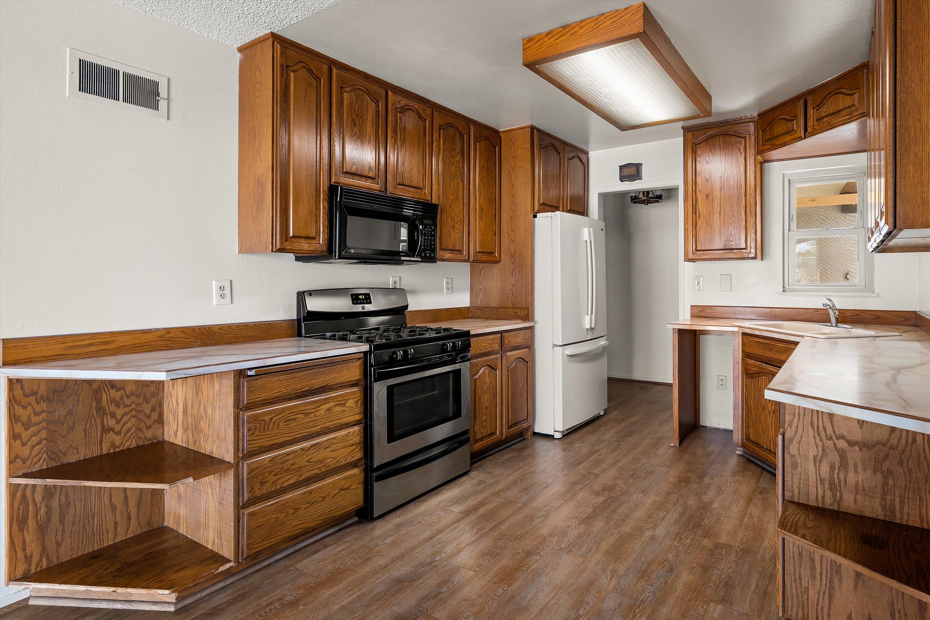 Santa Barbara, California 93110, United States, 4 Bedrooms Bedrooms, ,2 BathroomsBathrooms,Residential,Active,201921