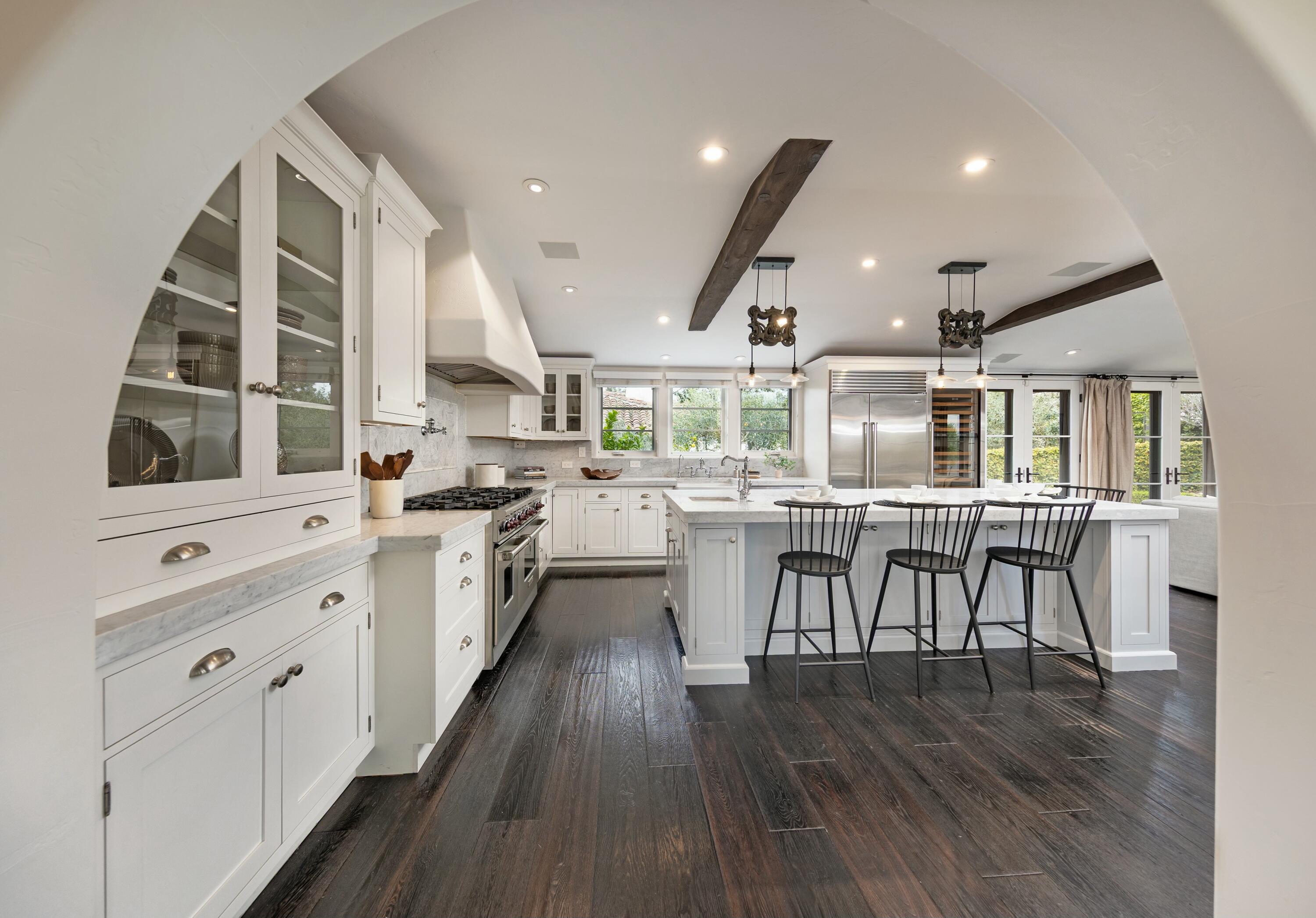 Santa Barbara, California 93103, United States, 4 Bedrooms Bedrooms, ,5 BathroomsBathrooms,Residential,Pending,87709