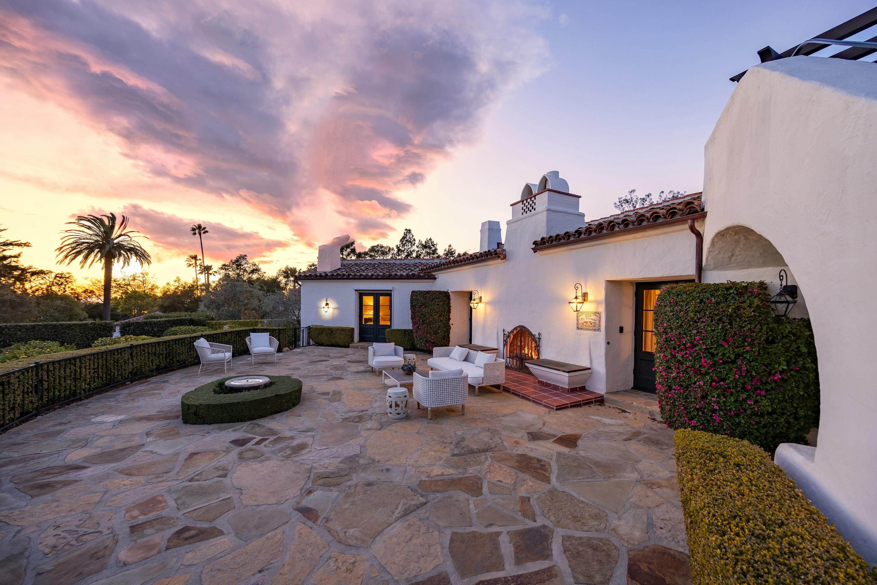Santa Barbara, California 93103, United States, 4 Bedrooms Bedrooms, ,5 BathroomsBathrooms,Residential,Pending,87709