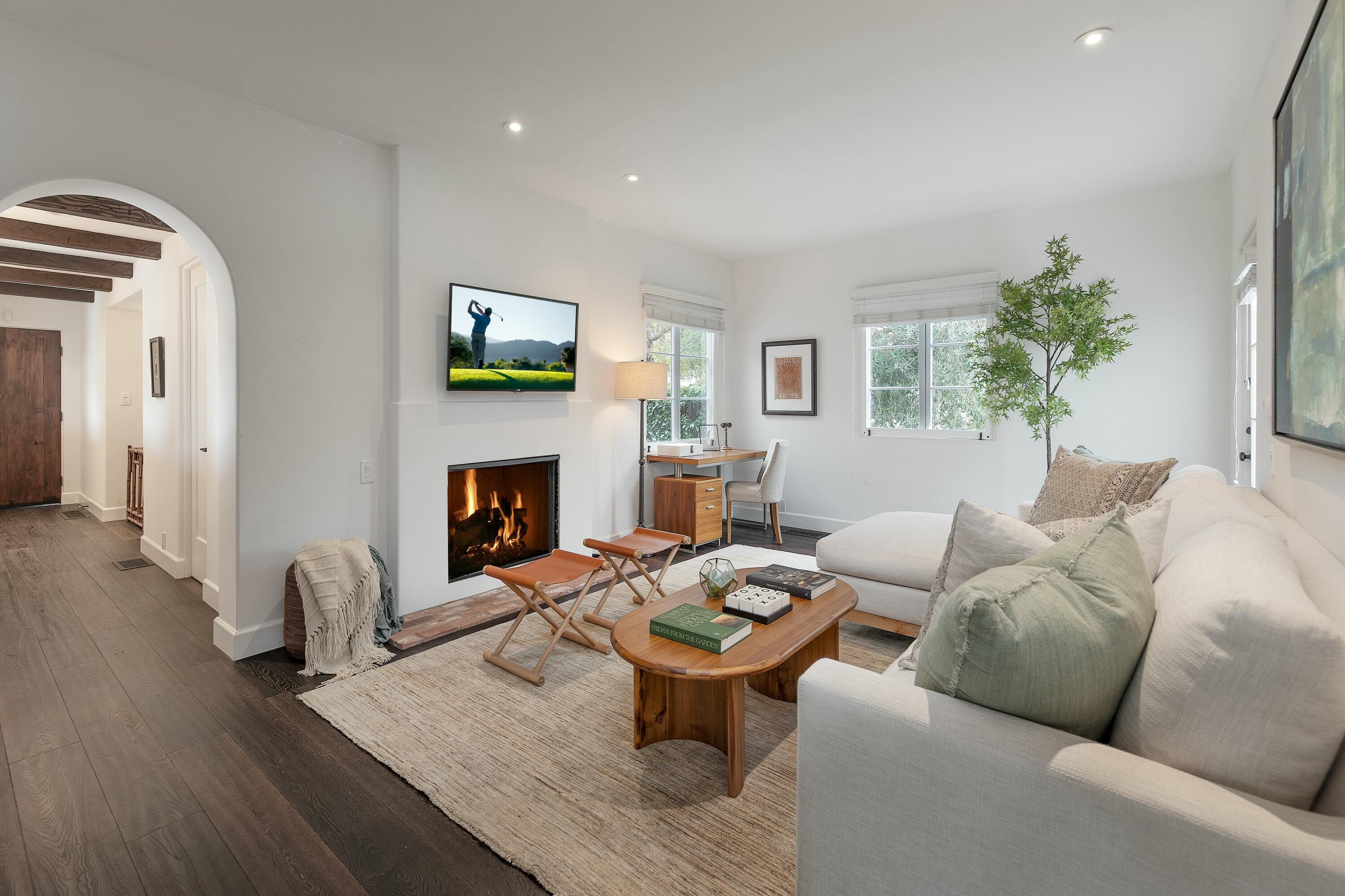 Santa Barbara, California 93103, United States, 4 Bedrooms Bedrooms, ,5 BathroomsBathrooms,Residential,Pending,87709