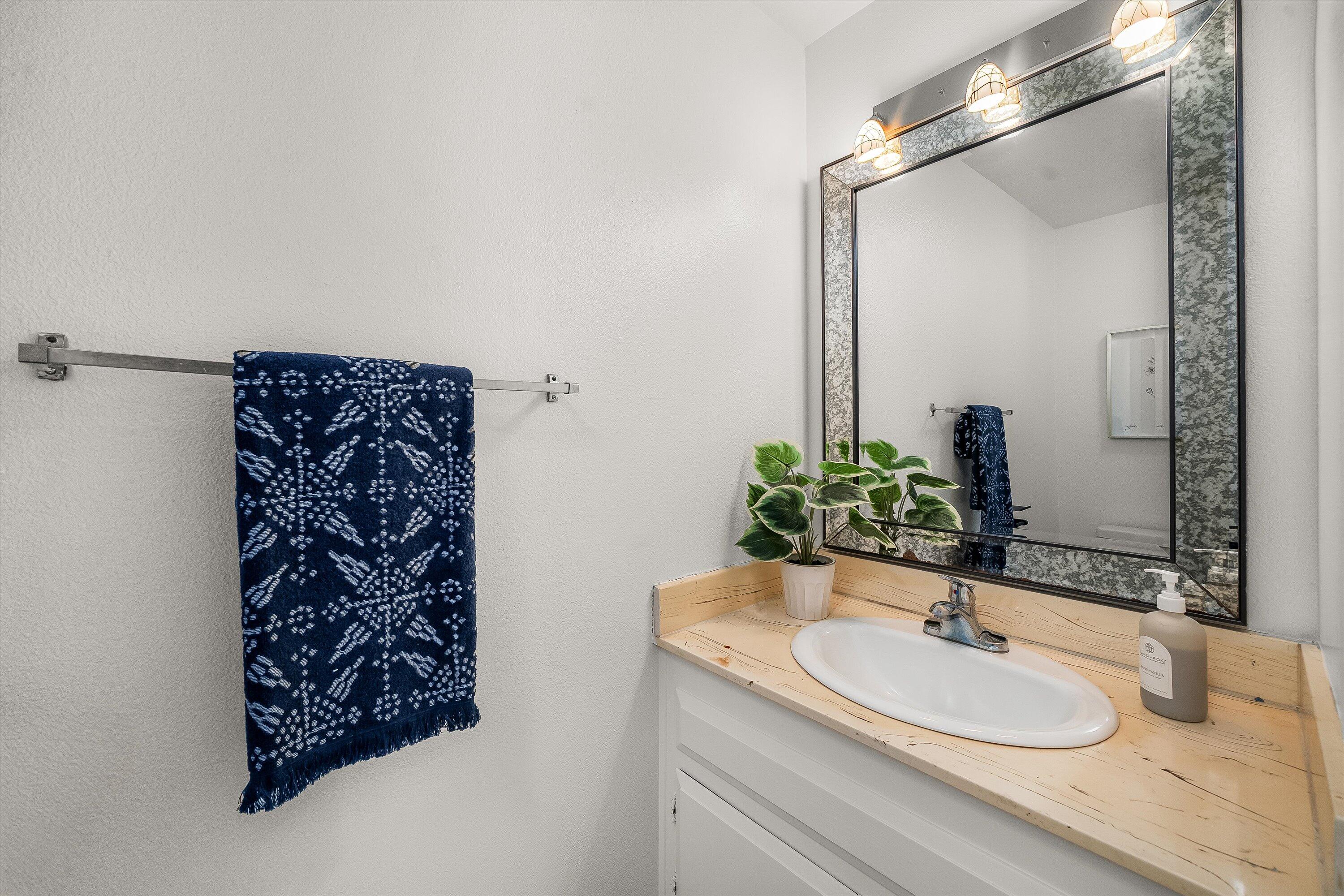 Goleta, California 93117, United States, 2 Bedrooms Bedrooms, ,2 BathroomsBathrooms,Residential,Active,239711