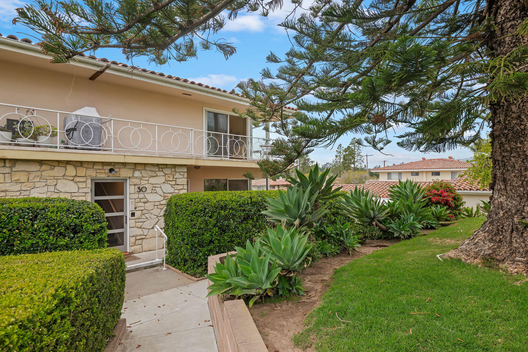 Santa Barbara, California 93105, United States, 1 Bedroom Bedrooms, ,1 BathroomBathrooms,Residential,Pending,113538