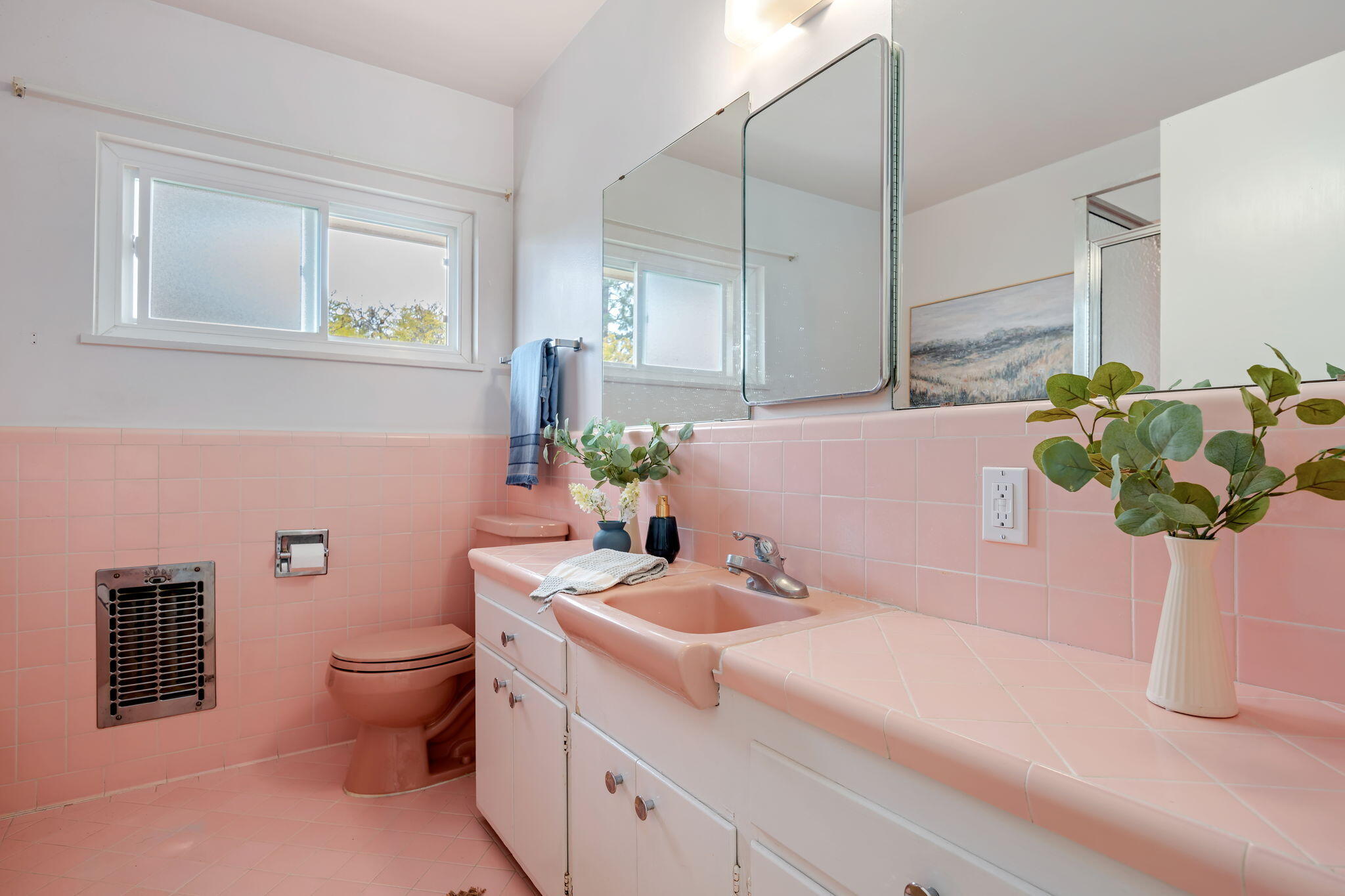 Santa Barbara, California 93105, United States, 1 Bedroom Bedrooms, ,1 BathroomBathrooms,Residential,Pending,113538