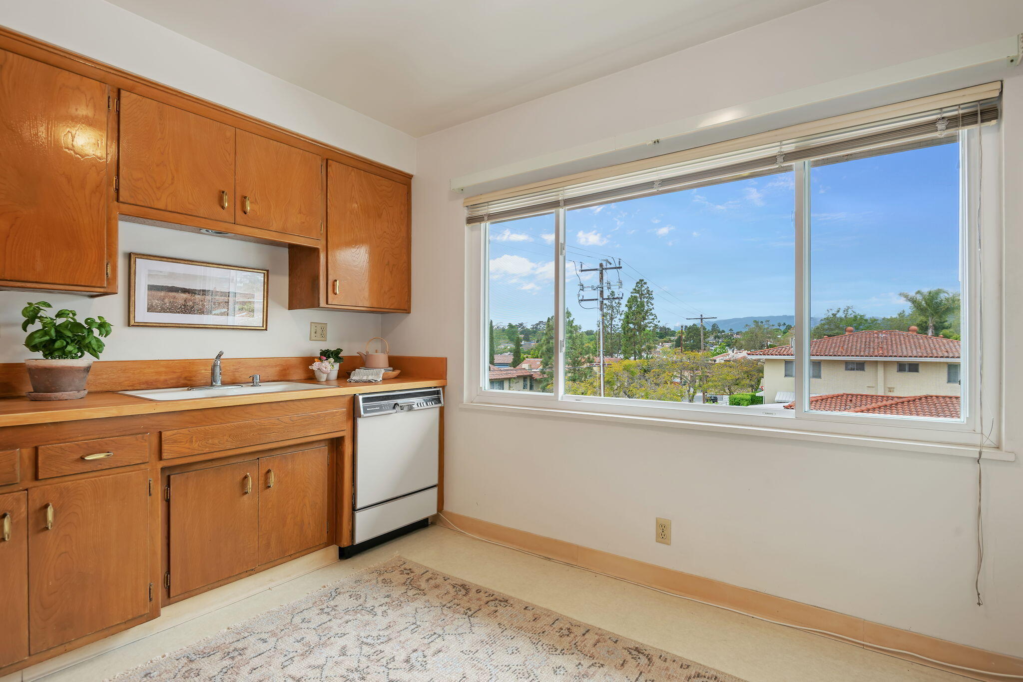 Santa Barbara, California 93105, United States, 1 Bedroom Bedrooms, ,1 BathroomBathrooms,Residential,Pending,113538