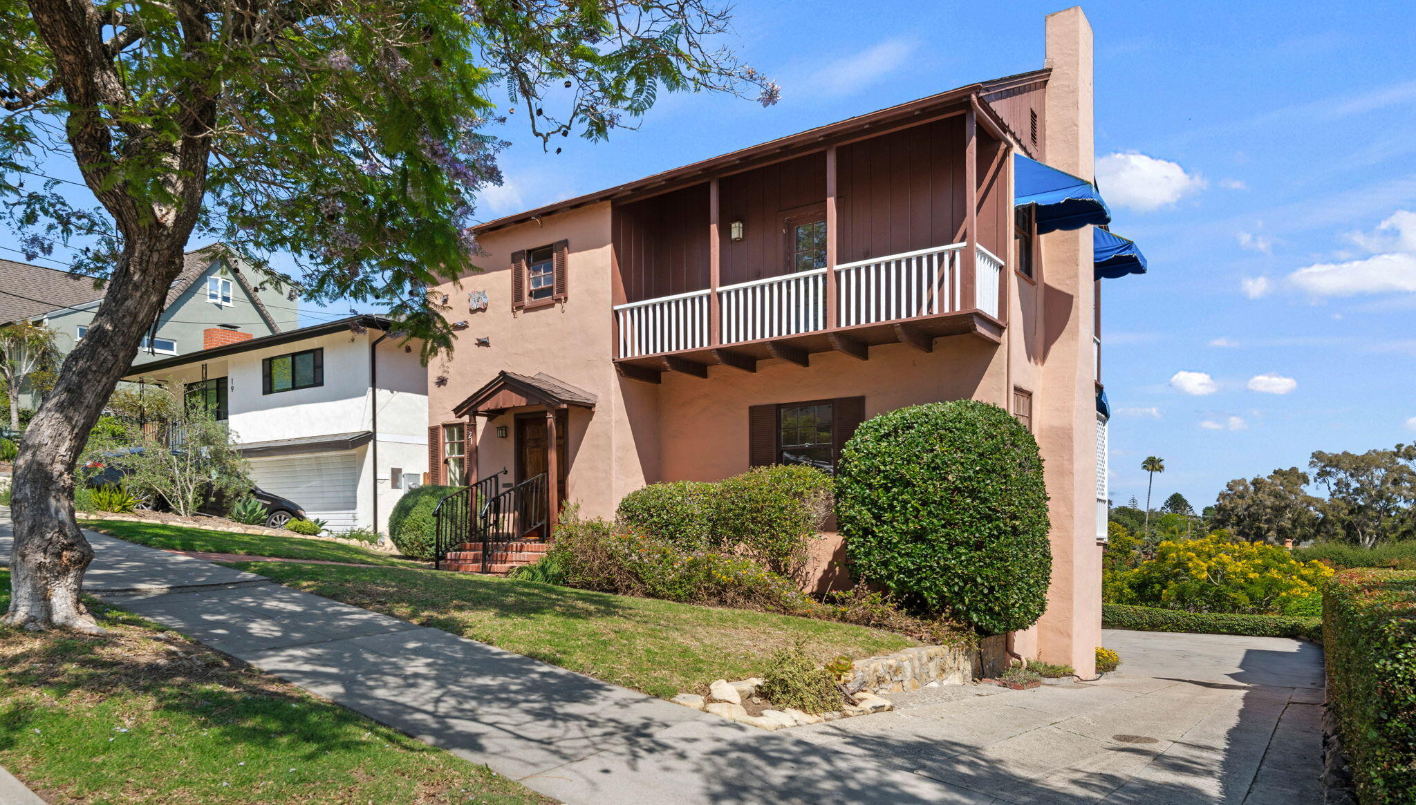 21 W Quinto Street