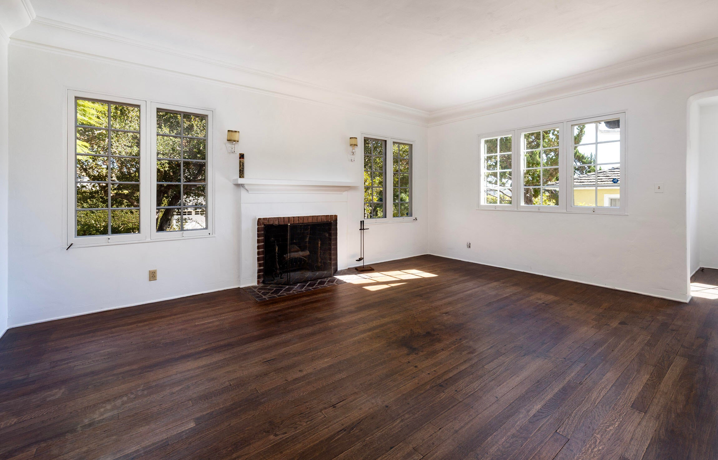 425 E Padre Street
