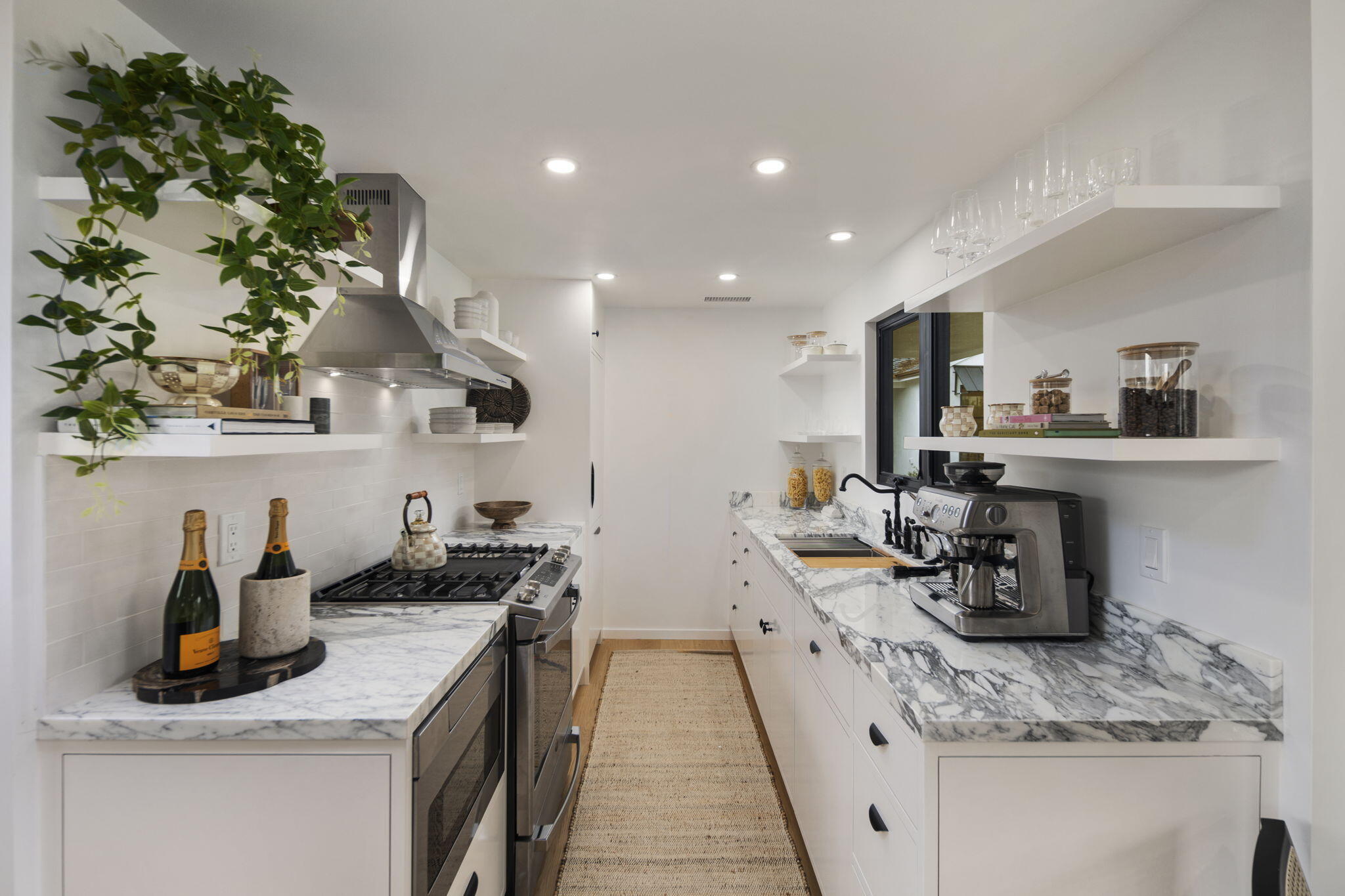 Santa Barbara, California 93105, United States, 4 Bedrooms Bedrooms, ,3 BathroomsBathrooms,Residential,Active,90134