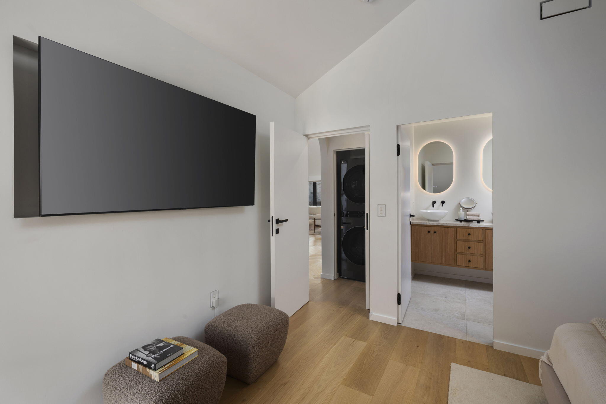 Santa Barbara, California 93105, United States, 4 Bedrooms Bedrooms, ,3 BathroomsBathrooms,Residential,Active,90134