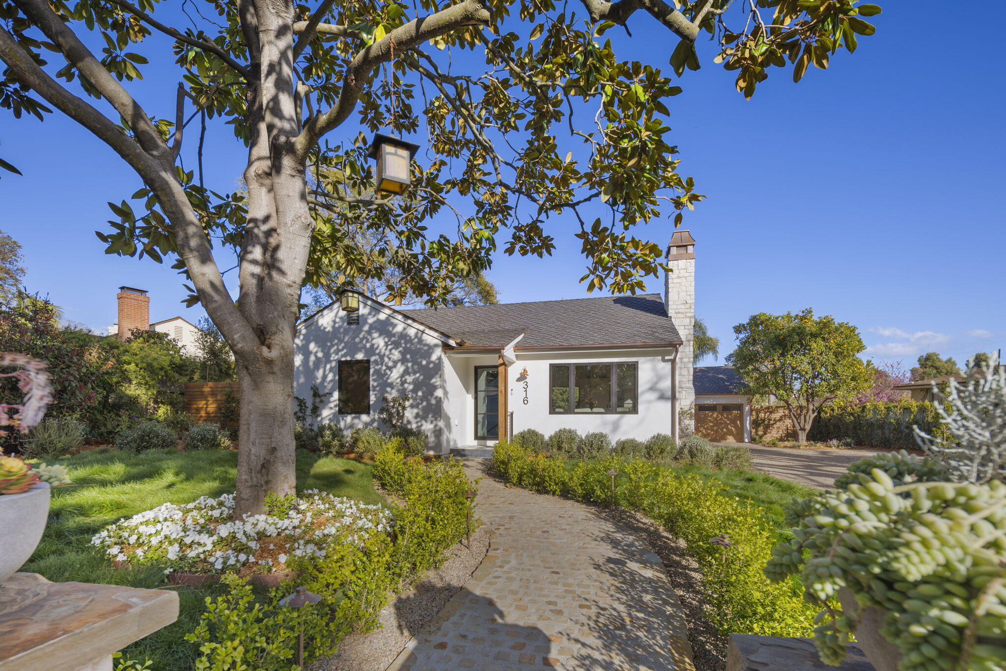 Santa Barbara, California 93105, United States, 4 Bedrooms Bedrooms, ,3 BathroomsBathrooms,Residential,Active,90134