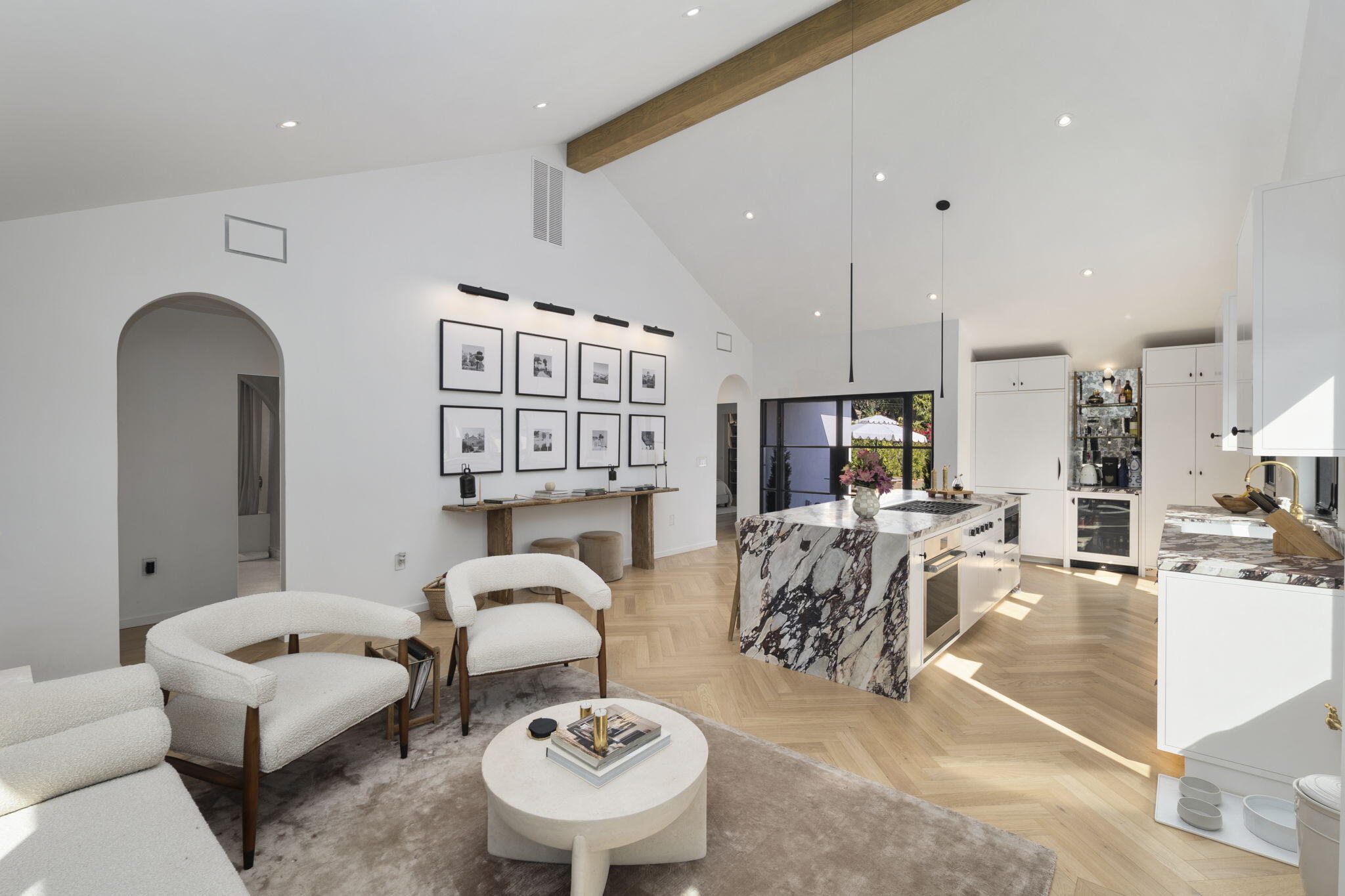 Santa Barbara, California 93105, United States, 4 Bedrooms Bedrooms, ,3 BathroomsBathrooms,Residential,Active,90134