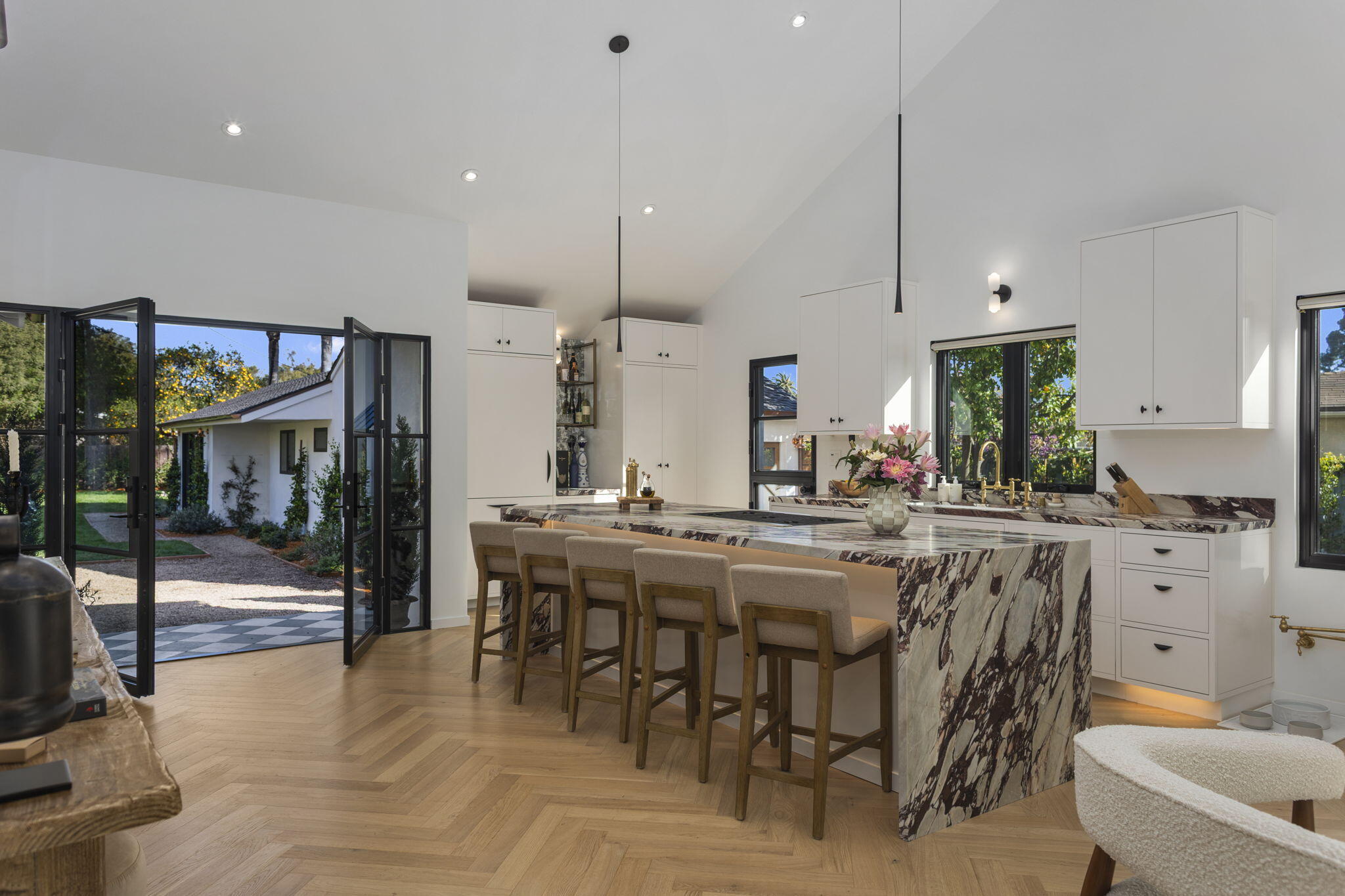 Santa Barbara, California 93105, United States, 4 Bedrooms Bedrooms, ,3 BathroomsBathrooms,Residential,Active,90134