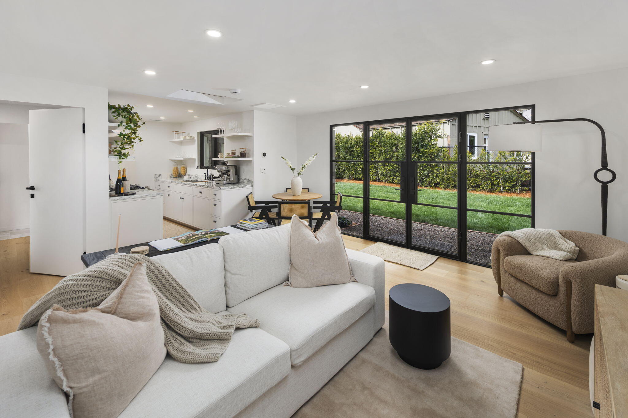 Santa Barbara, California 93105, United States, 4 Bedrooms Bedrooms, ,3 BathroomsBathrooms,Residential,Active,90134