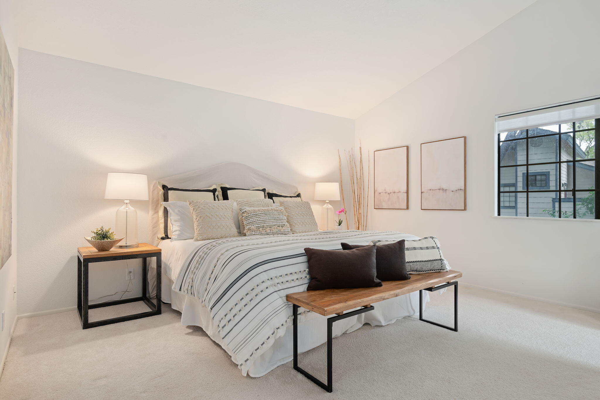 Santa Barbara, California 93111, United States, 2 Bedrooms Bedrooms, ,2 BathroomsBathrooms,Residential,Active,96936