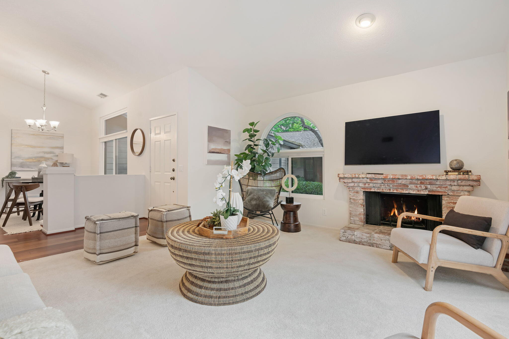 Santa Barbara, California 93111, United States, 2 Bedrooms Bedrooms, ,2 BathroomsBathrooms,Residential,Active,96936