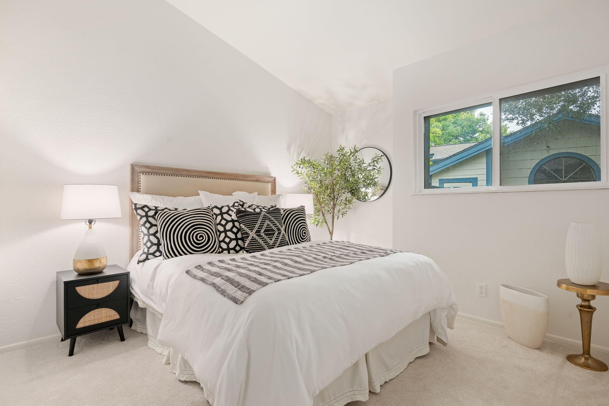 Santa Barbara, California 93111, United States, 2 Bedrooms Bedrooms, ,2 BathroomsBathrooms,Residential,Active,96936