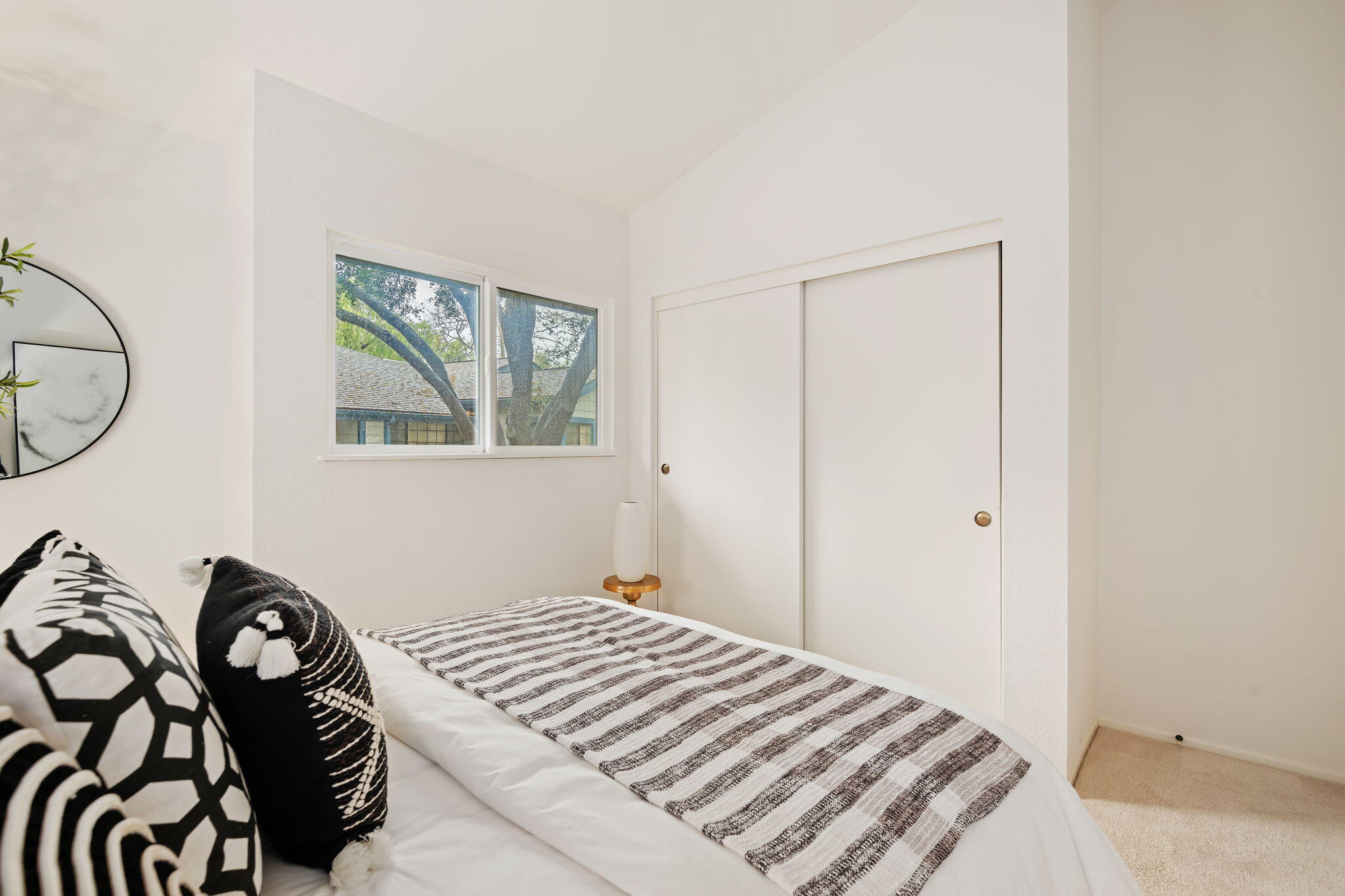 Santa Barbara, California 93111, United States, 2 Bedrooms Bedrooms, ,2 BathroomsBathrooms,Residential,Active,96936