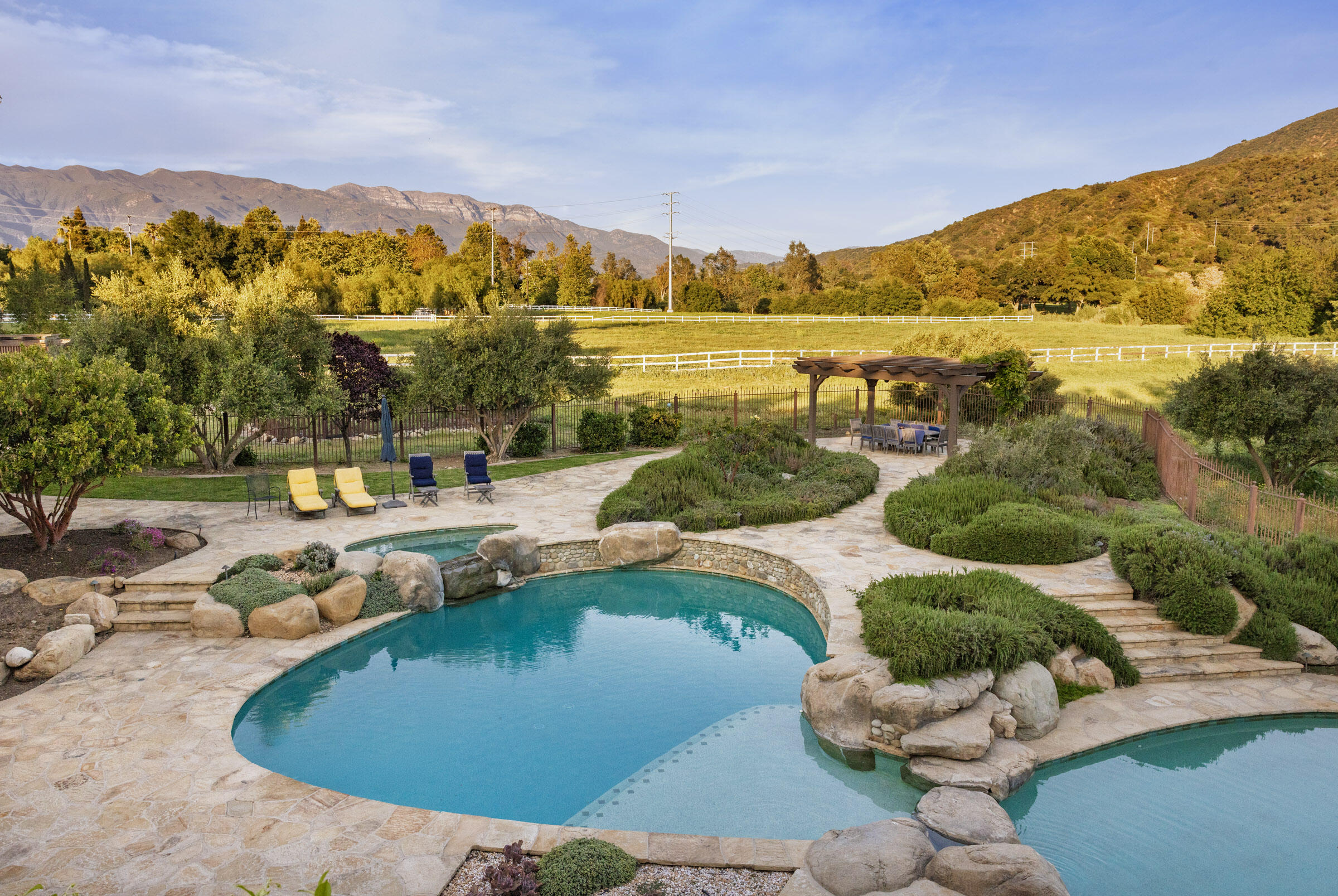 Ojai, California 93023, United States, 5 Bedrooms Bedrooms, ,6 BathroomsBathrooms,Residential,Active,71168