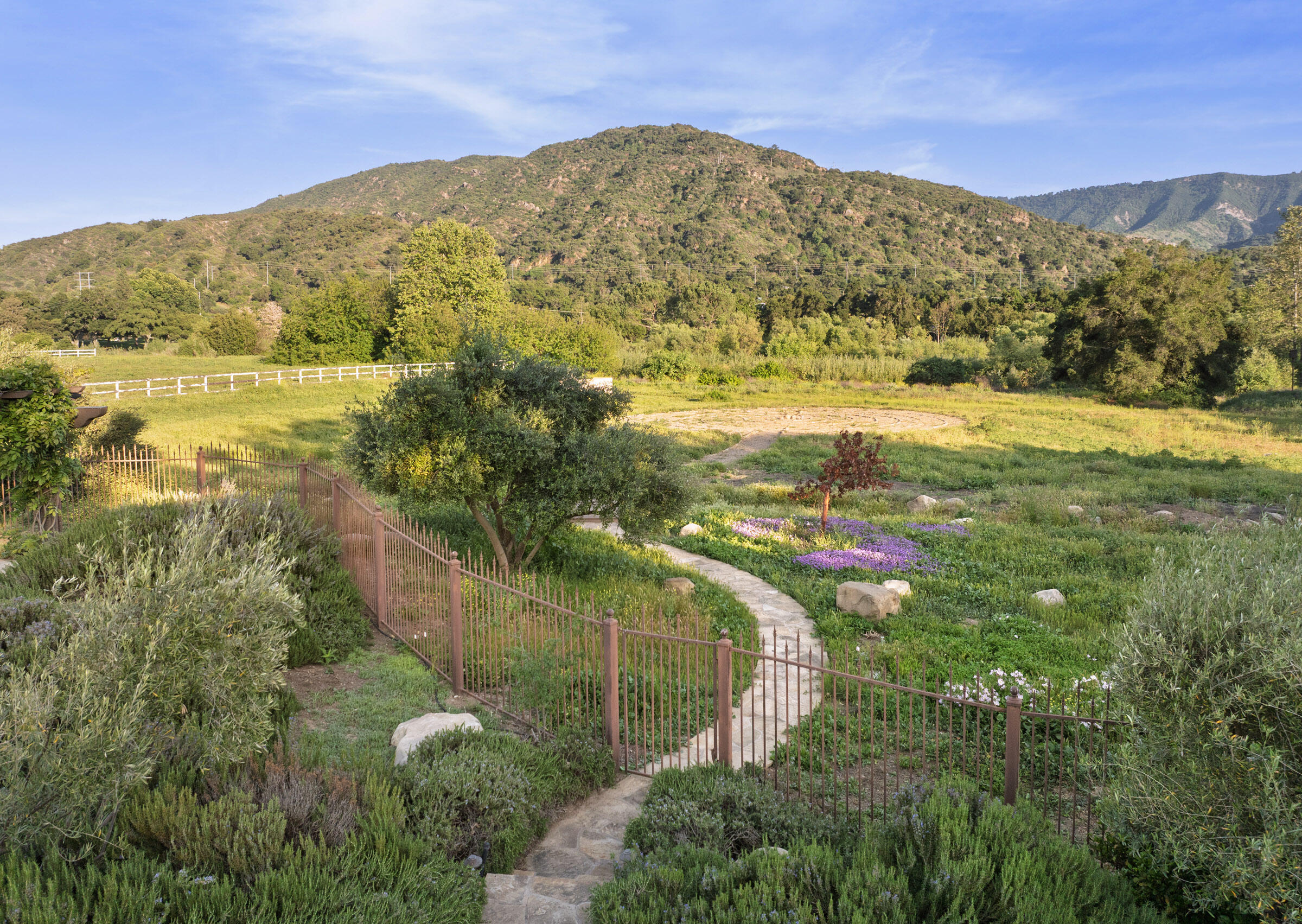 Ojai, California 93023, United States, 5 Bedrooms Bedrooms, ,6 BathroomsBathrooms,Residential,Active,71168