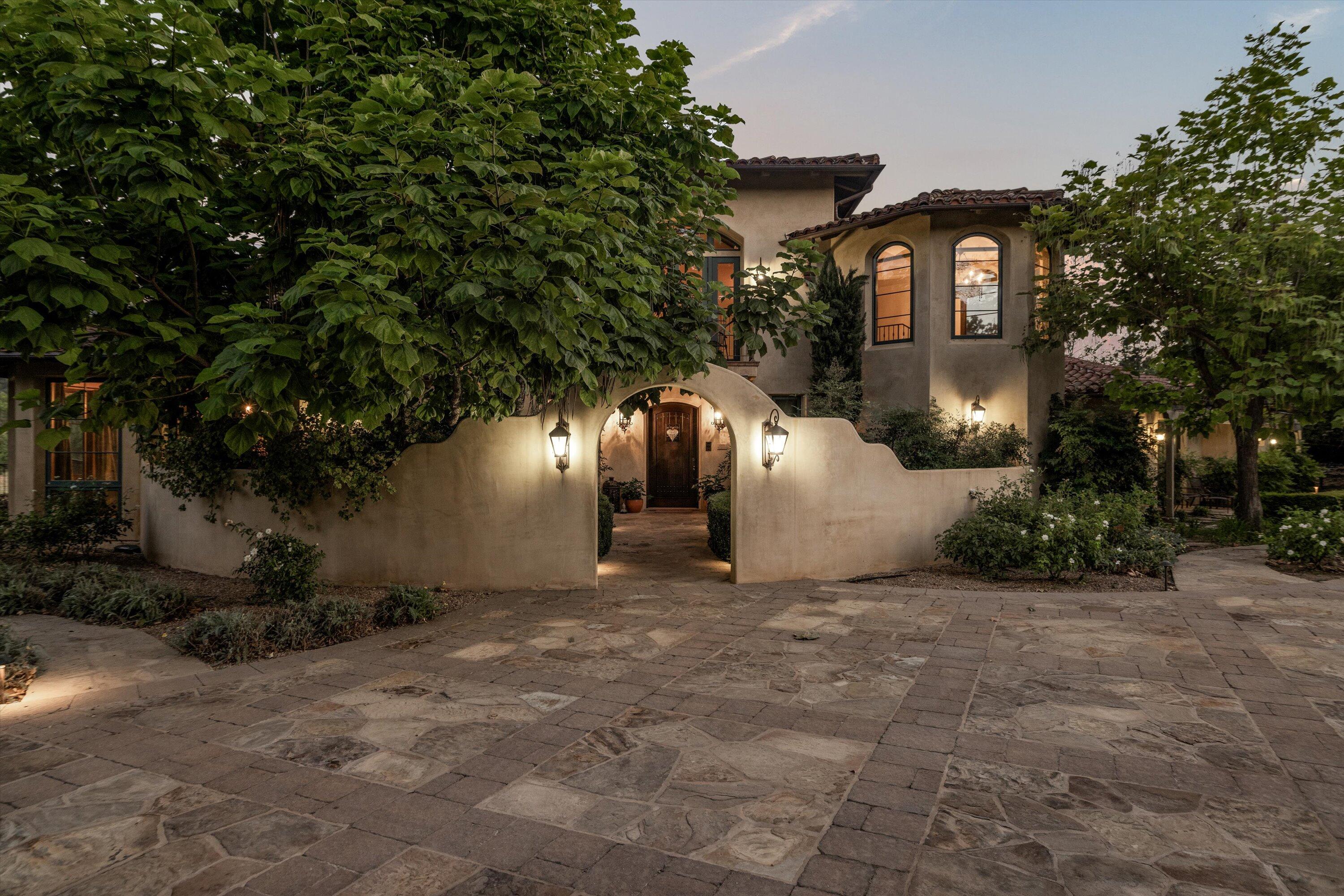 Ojai, California 93023, United States, 5 Bedrooms Bedrooms, ,6 BathroomsBathrooms,Residential,Active,71168