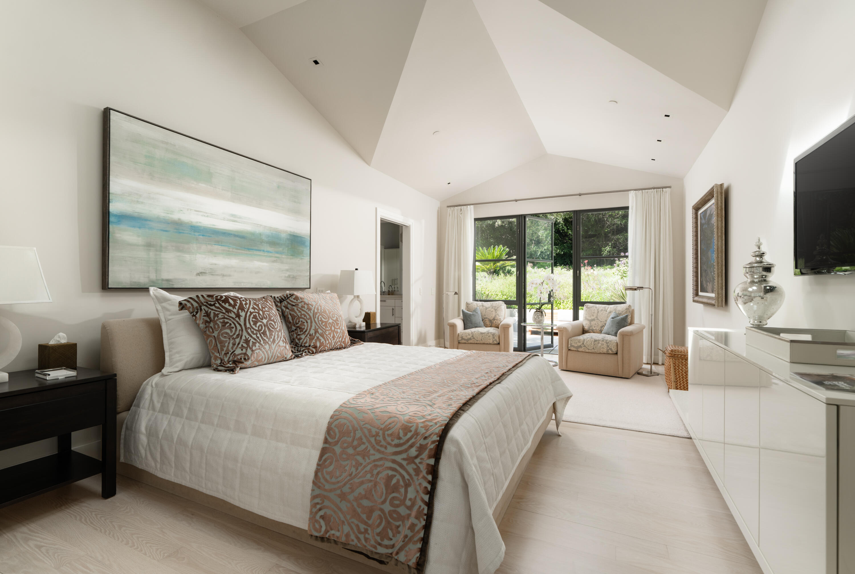 Montecito, California 93108, United States, 3 Bedrooms Bedrooms, ,4 BathroomsBathrooms,Residential,Active,214134