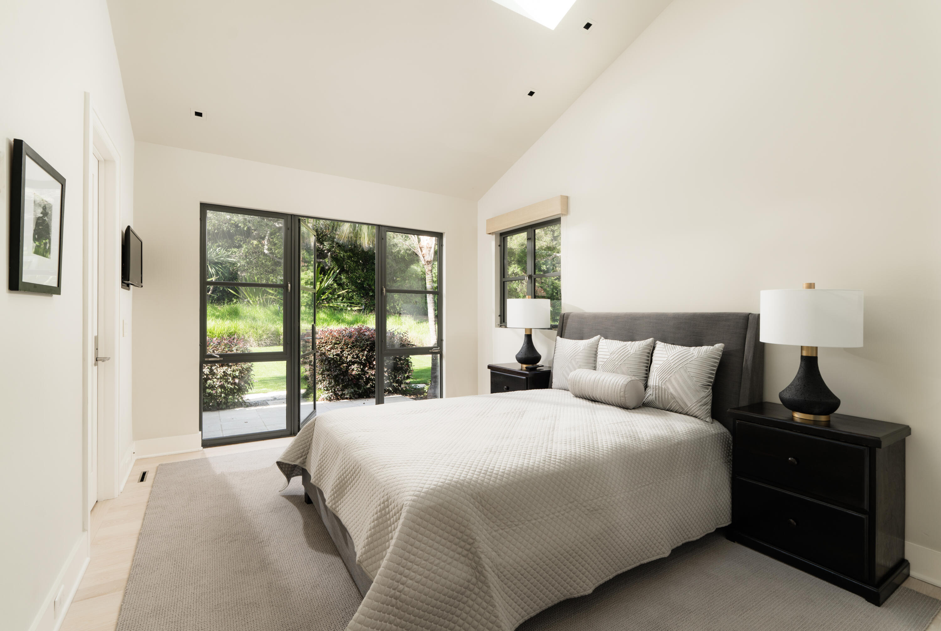 Montecito, California 93108, United States, 3 Bedrooms Bedrooms, ,4 BathroomsBathrooms,Residential,Active,214134