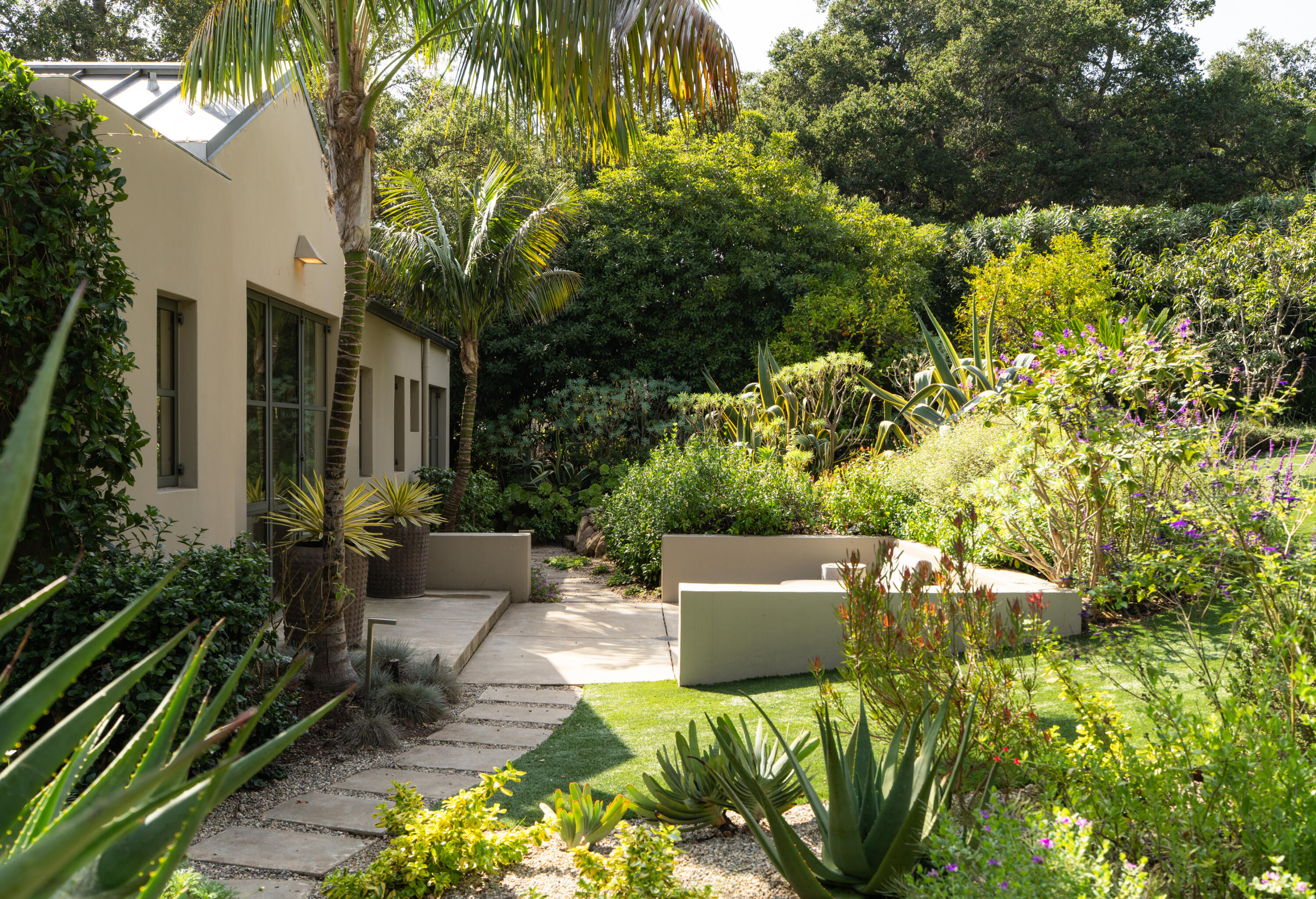 Montecito, California 93108, United States, 3 Bedrooms Bedrooms, ,4 BathroomsBathrooms,Residential,Active,214134