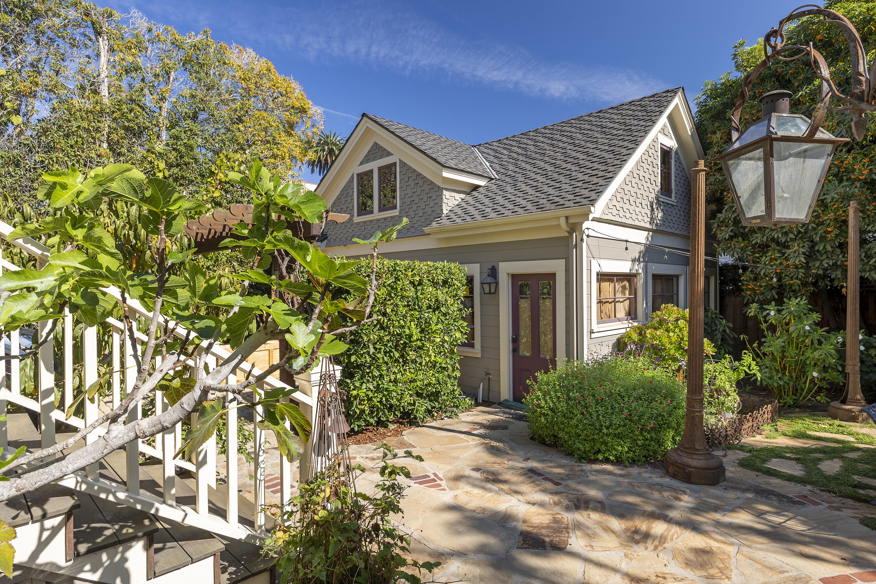 Santa Barbara, California 93101, United States, 4 Bedrooms Bedrooms, ,3 BathroomsBathrooms,Residential,Active,17104