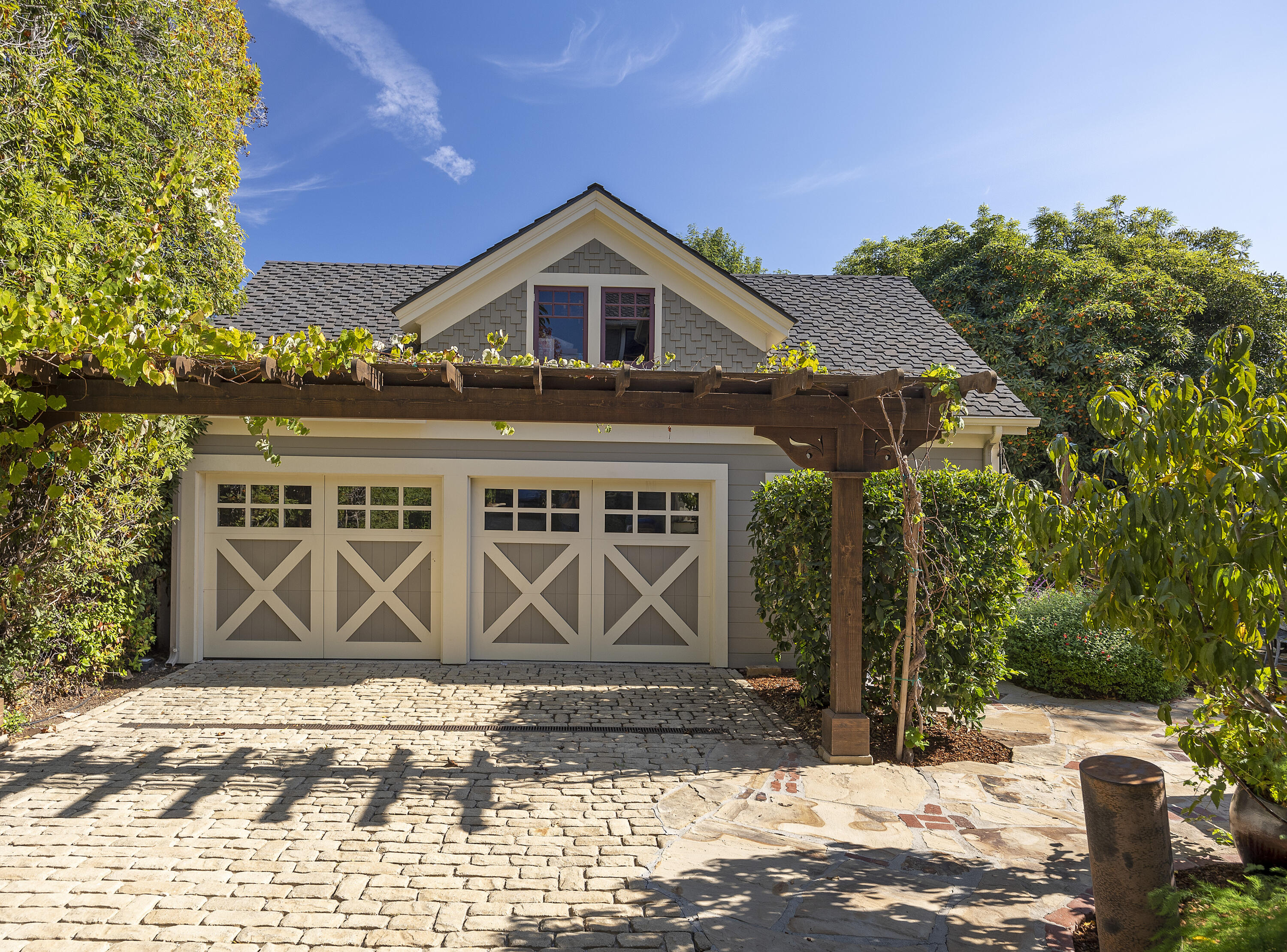 Santa Barbara, California 93101, United States, 4 Bedrooms Bedrooms, ,3 BathroomsBathrooms,Residential,Active,17104