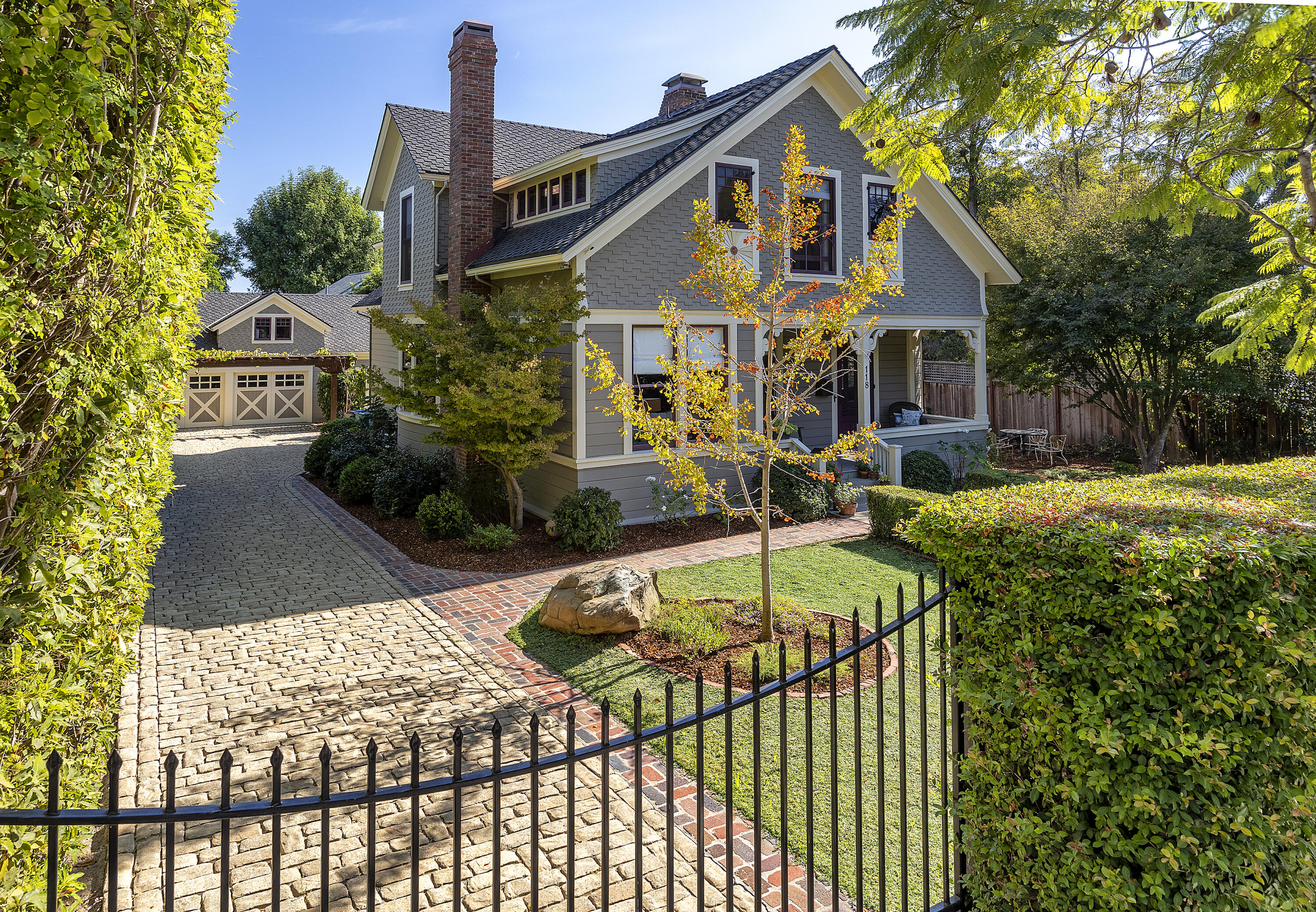 Santa Barbara, California 93101, United States, 4 Bedrooms Bedrooms, ,3 BathroomsBathrooms,Residential,Active,17104