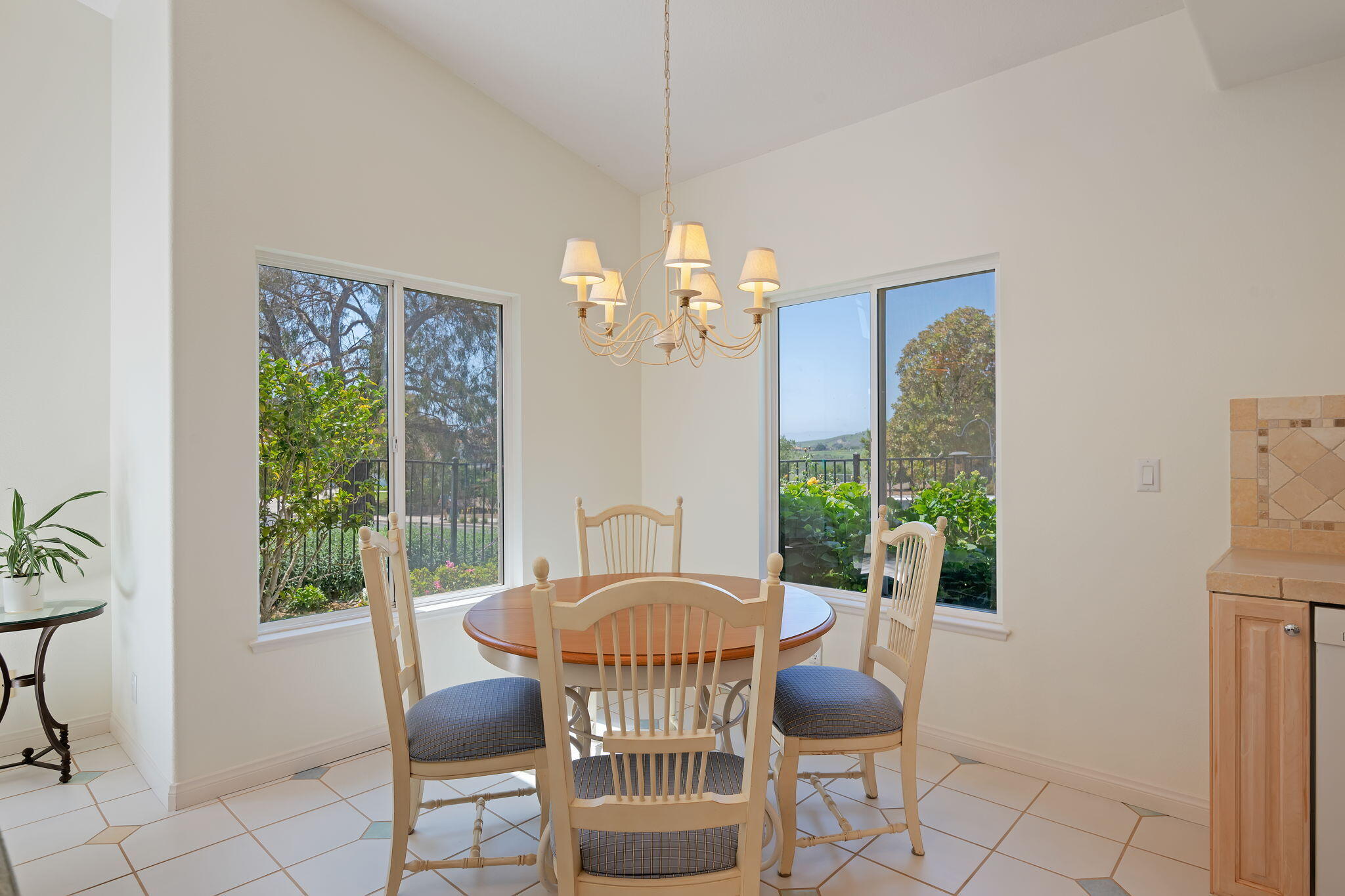 Goleta, California 93117, United States, 4 Bedrooms Bedrooms, ,3 BathroomsBathrooms,Residential,Pending,114640