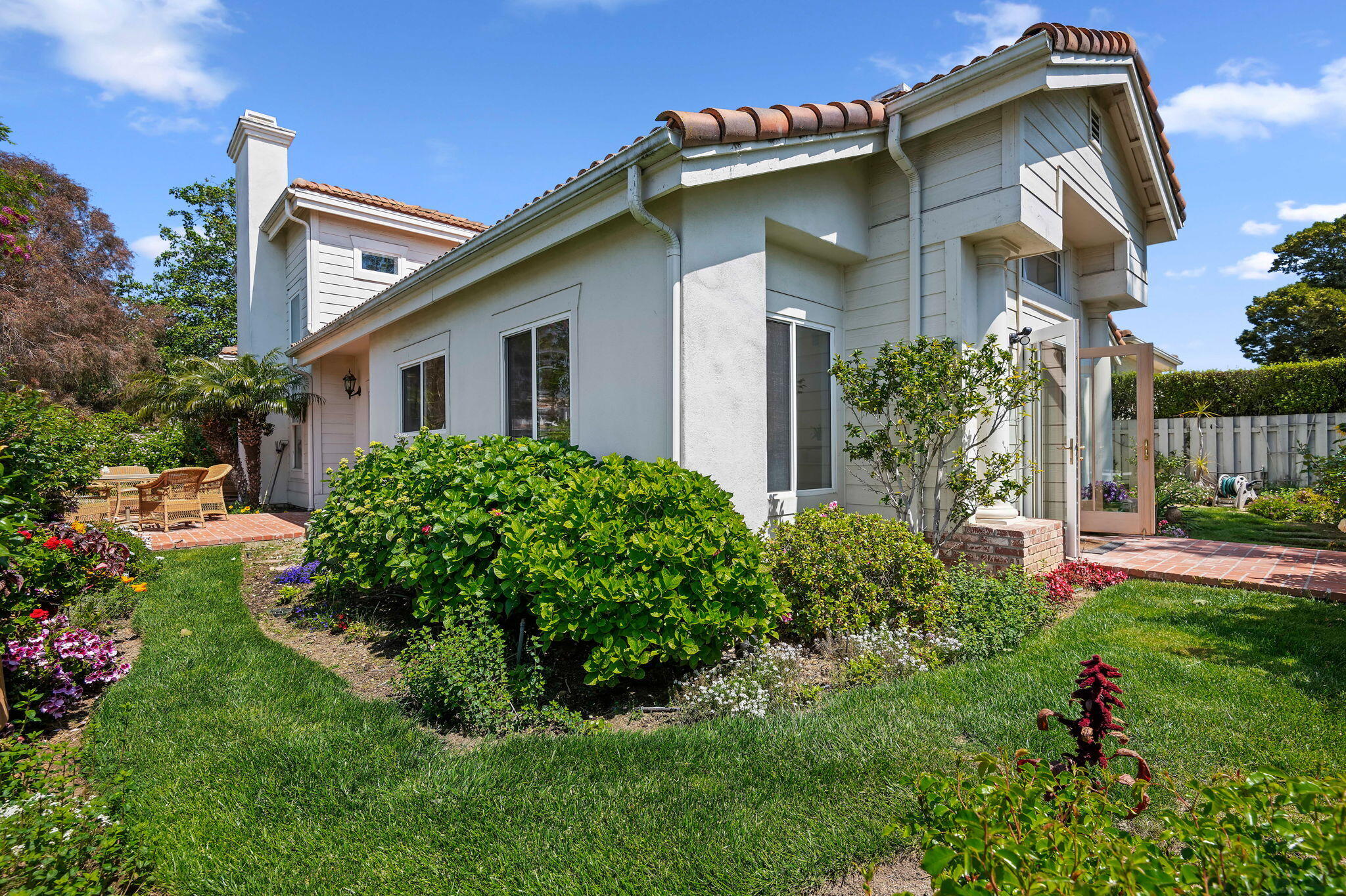 Goleta, California 93117, United States, 4 Bedrooms Bedrooms, ,3 BathroomsBathrooms,Residential,Pending,114640