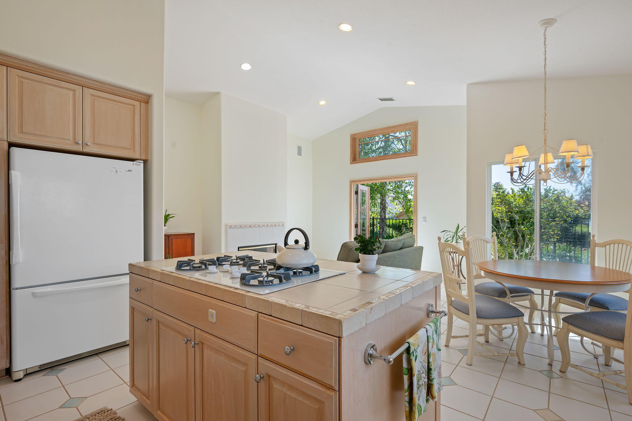 Goleta, California 93117, United States, 4 Bedrooms Bedrooms, ,3 BathroomsBathrooms,Residential,Pending,114640