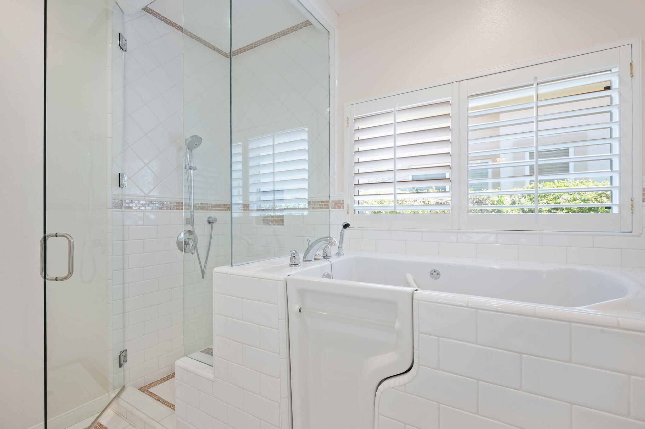 Goleta, California 93117, United States, 4 Bedrooms Bedrooms, ,3 BathroomsBathrooms,Residential,Pending,114640