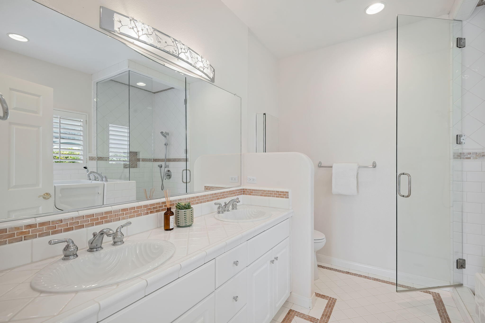 Goleta, California 93117, United States, 4 Bedrooms Bedrooms, ,3 BathroomsBathrooms,Residential,Pending,114640