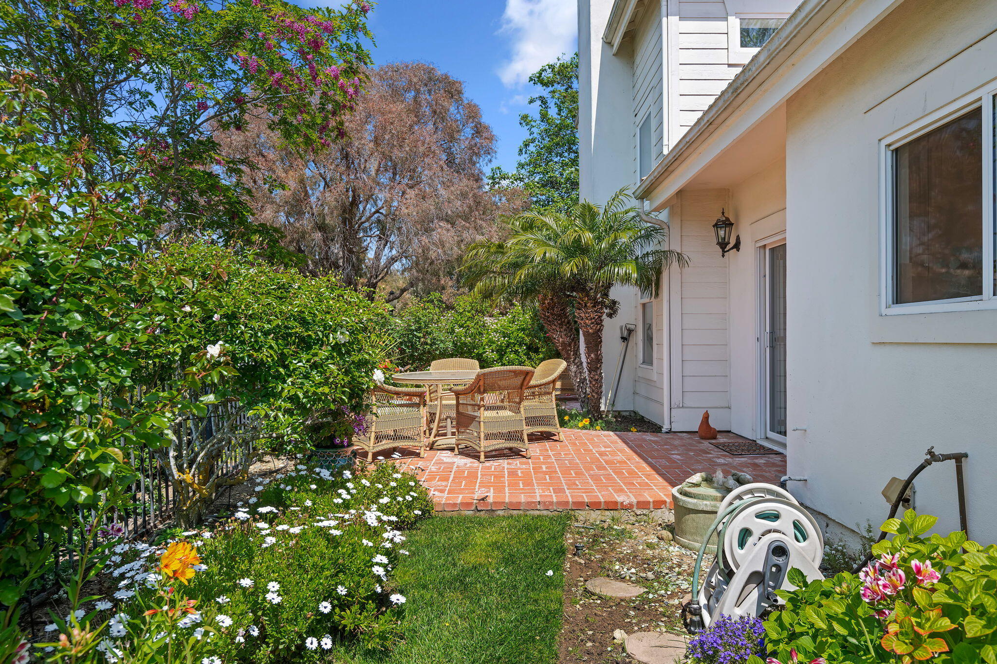 Goleta, California 93117, United States, 4 Bedrooms Bedrooms, ,3 BathroomsBathrooms,Residential,Pending,114640