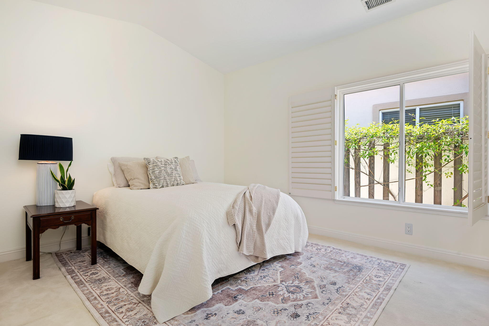 Goleta, California 93117, United States, 4 Bedrooms Bedrooms, ,3 BathroomsBathrooms,Residential,Pending,114640