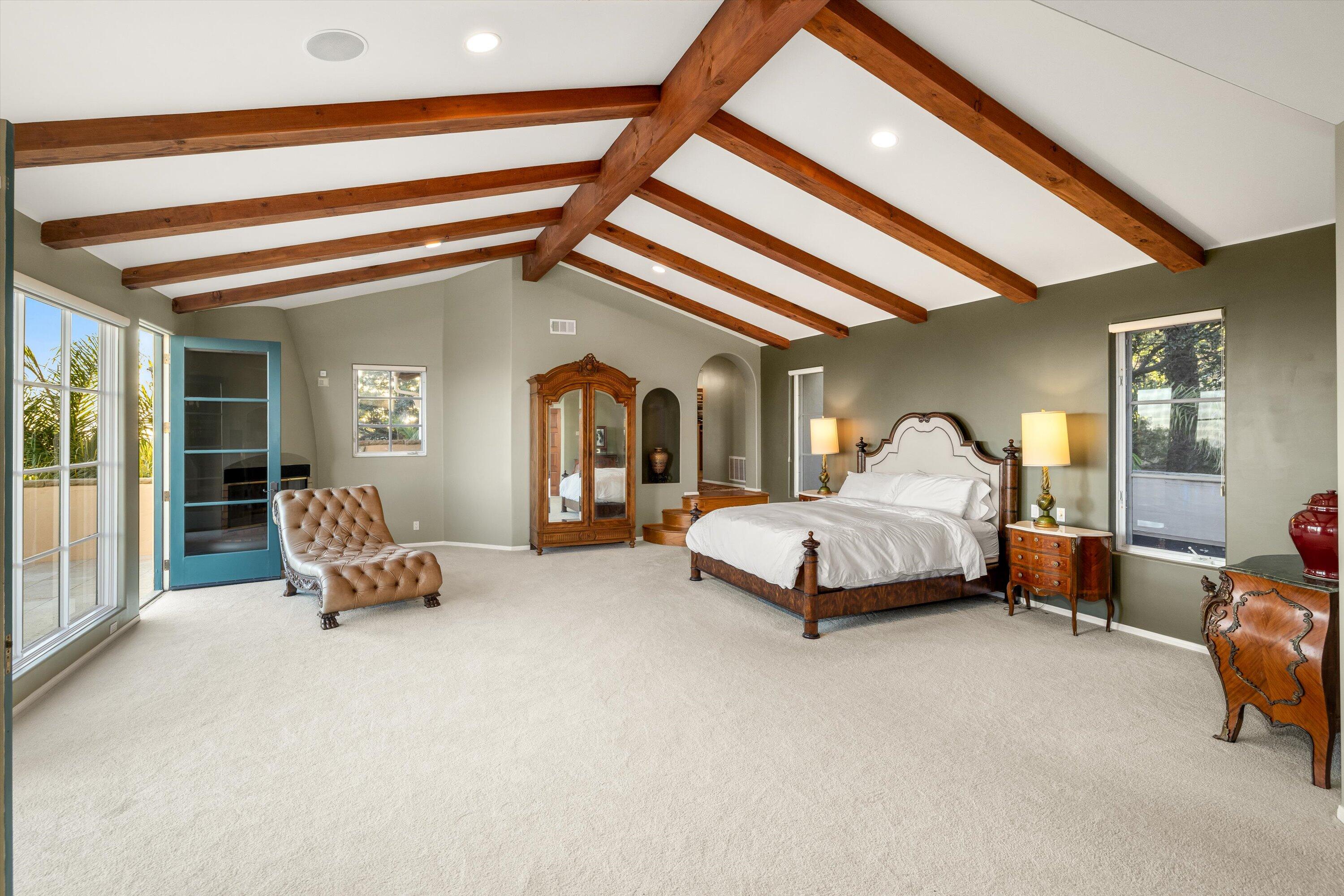 Santa Barbara, California 93103, United States, 5 Bedrooms Bedrooms, ,6 BathroomsBathrooms,Residential,Active,41046