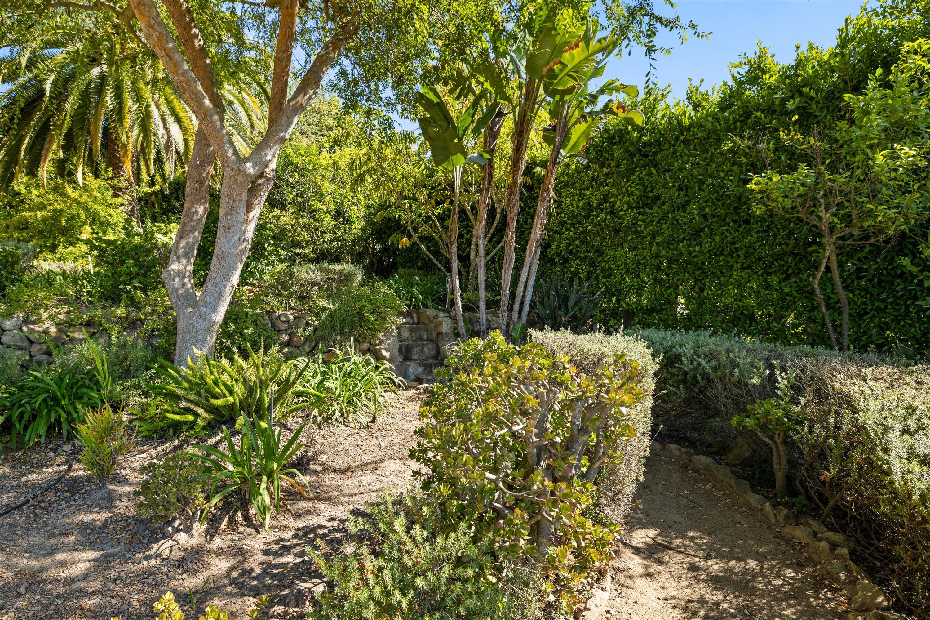 Santa Barbara, California 93103, United States, 5 Bedrooms Bedrooms, ,6 BathroomsBathrooms,Residential,Active,41046