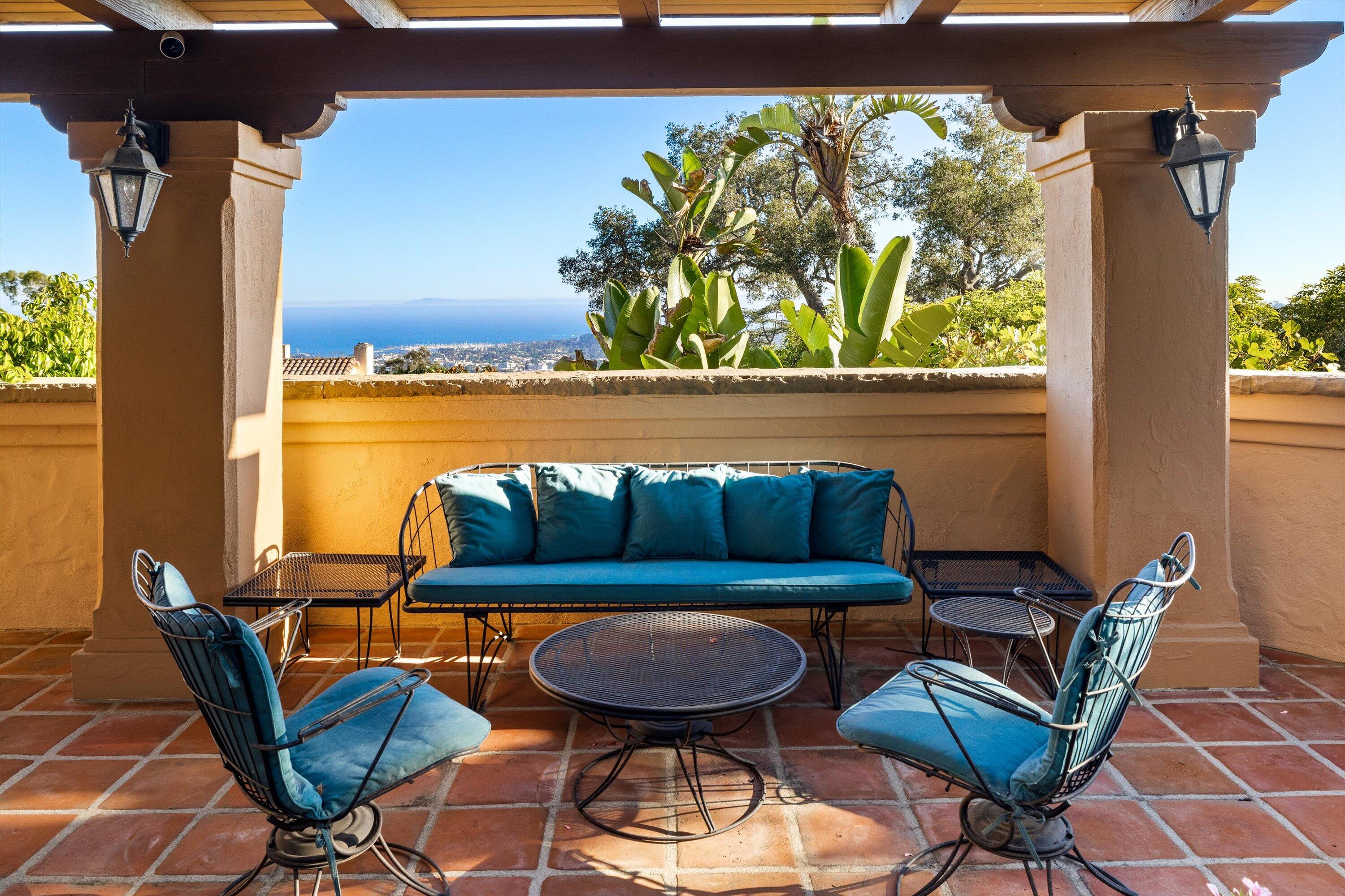 Santa Barbara, California 93103, United States, 5 Bedrooms Bedrooms, ,6 BathroomsBathrooms,Residential,Active,41046