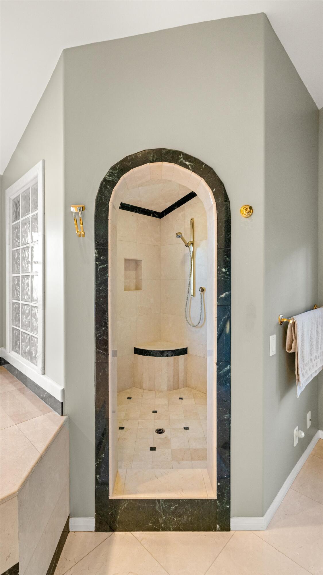 Santa Barbara, California 93103, United States, 5 Bedrooms Bedrooms, ,6 BathroomsBathrooms,Residential,Active,41046