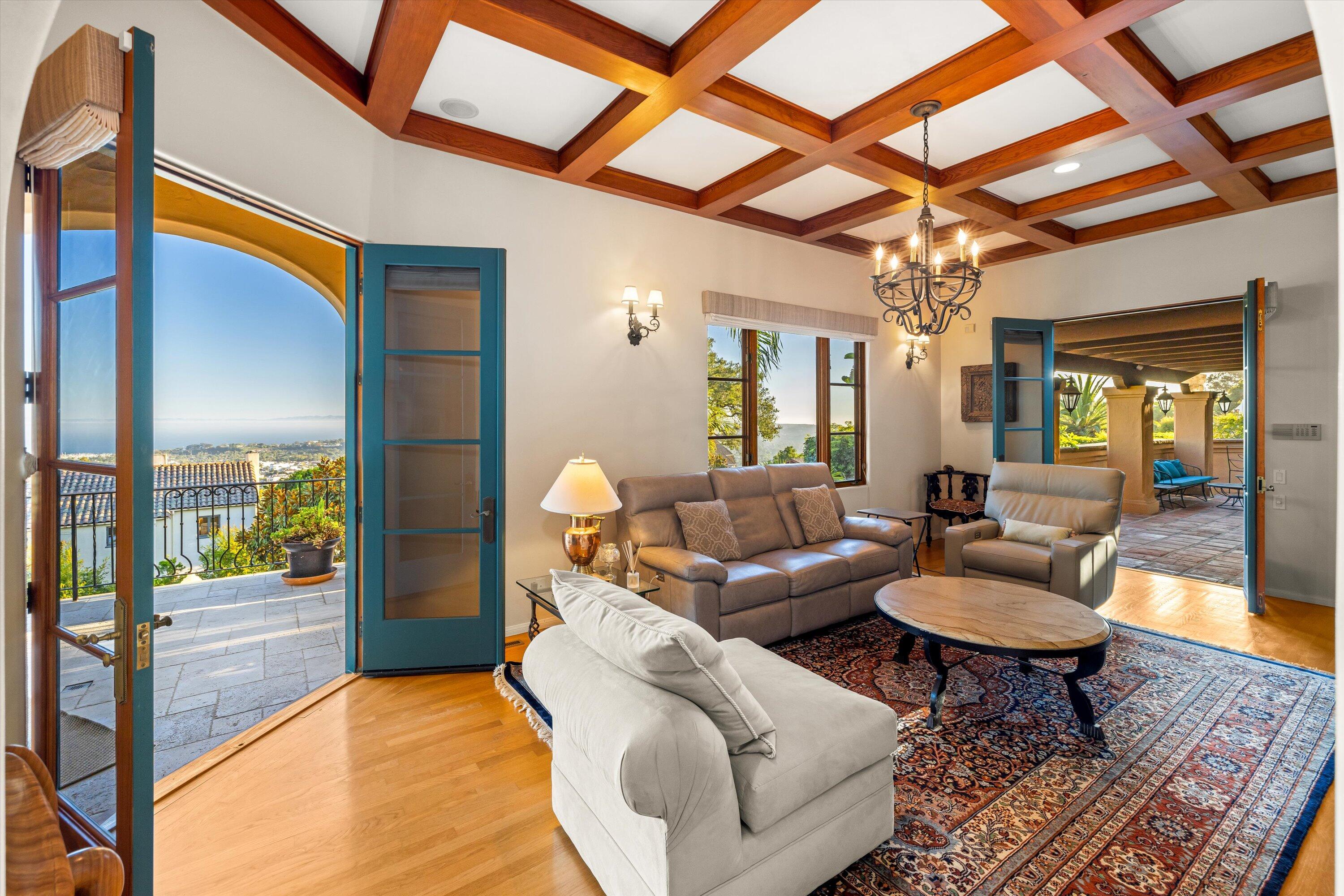 Santa Barbara, California 93103, United States, 5 Bedrooms Bedrooms, ,6 BathroomsBathrooms,Residential,Active,41046