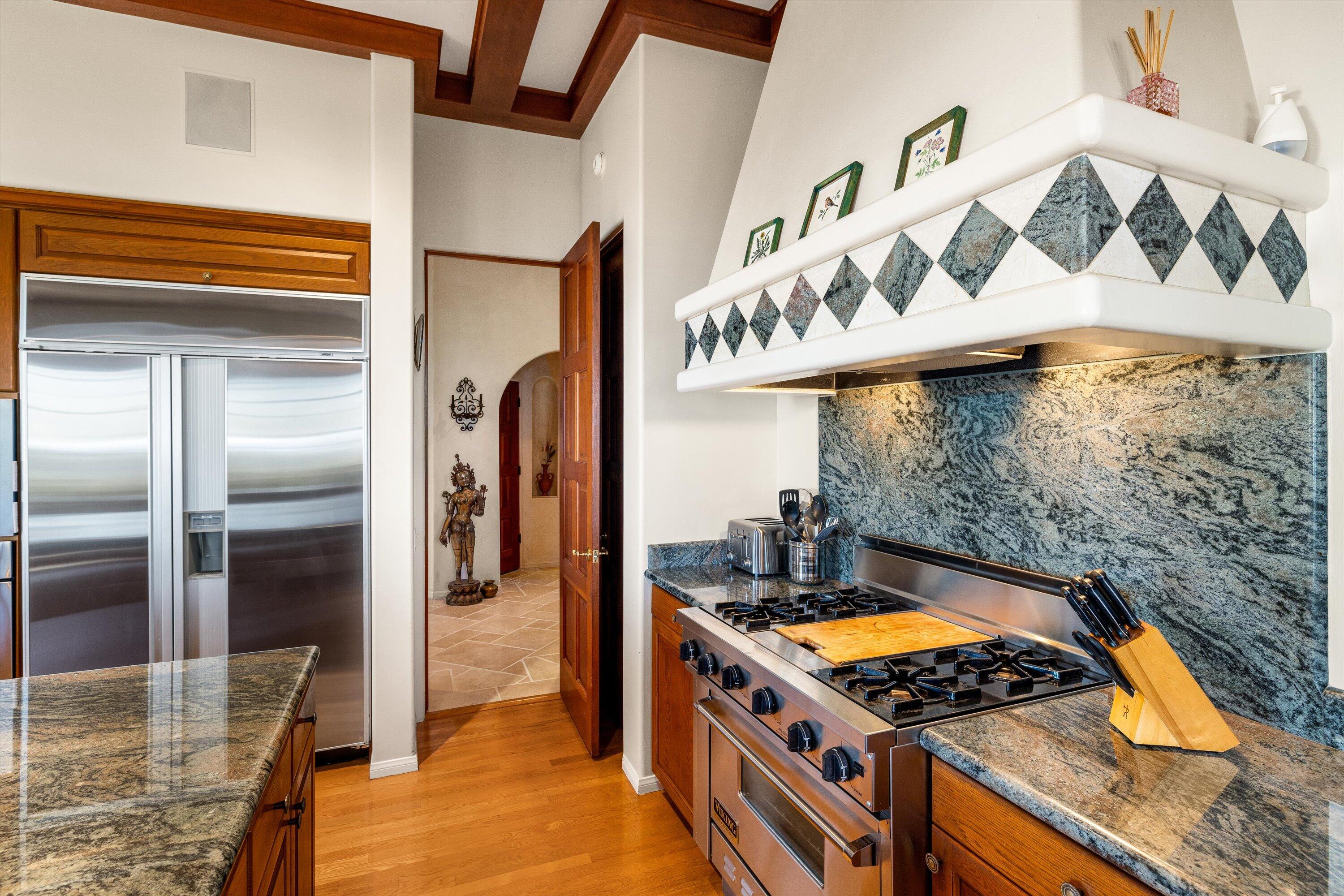 Santa Barbara, California 93103, United States, 5 Bedrooms Bedrooms, ,6 BathroomsBathrooms,Residential,Active,41046