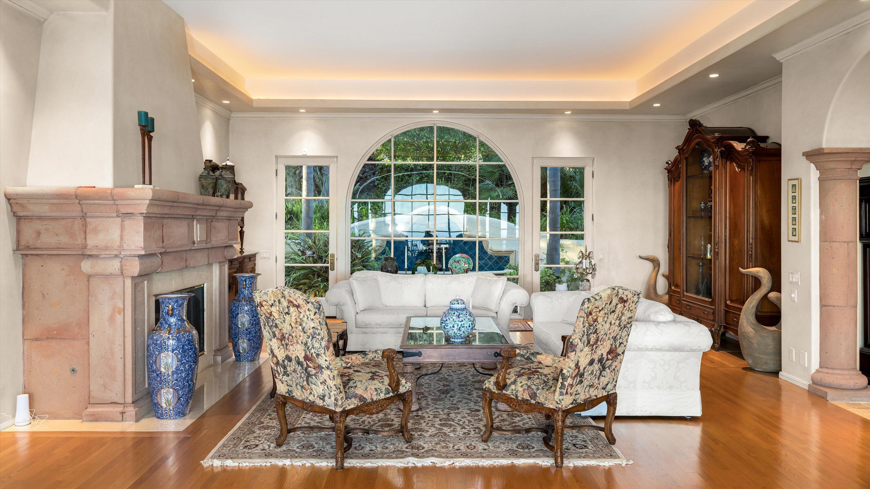 Santa Barbara, California 93103, United States, 5 Bedrooms Bedrooms, ,6 BathroomsBathrooms,Residential,Active,41046