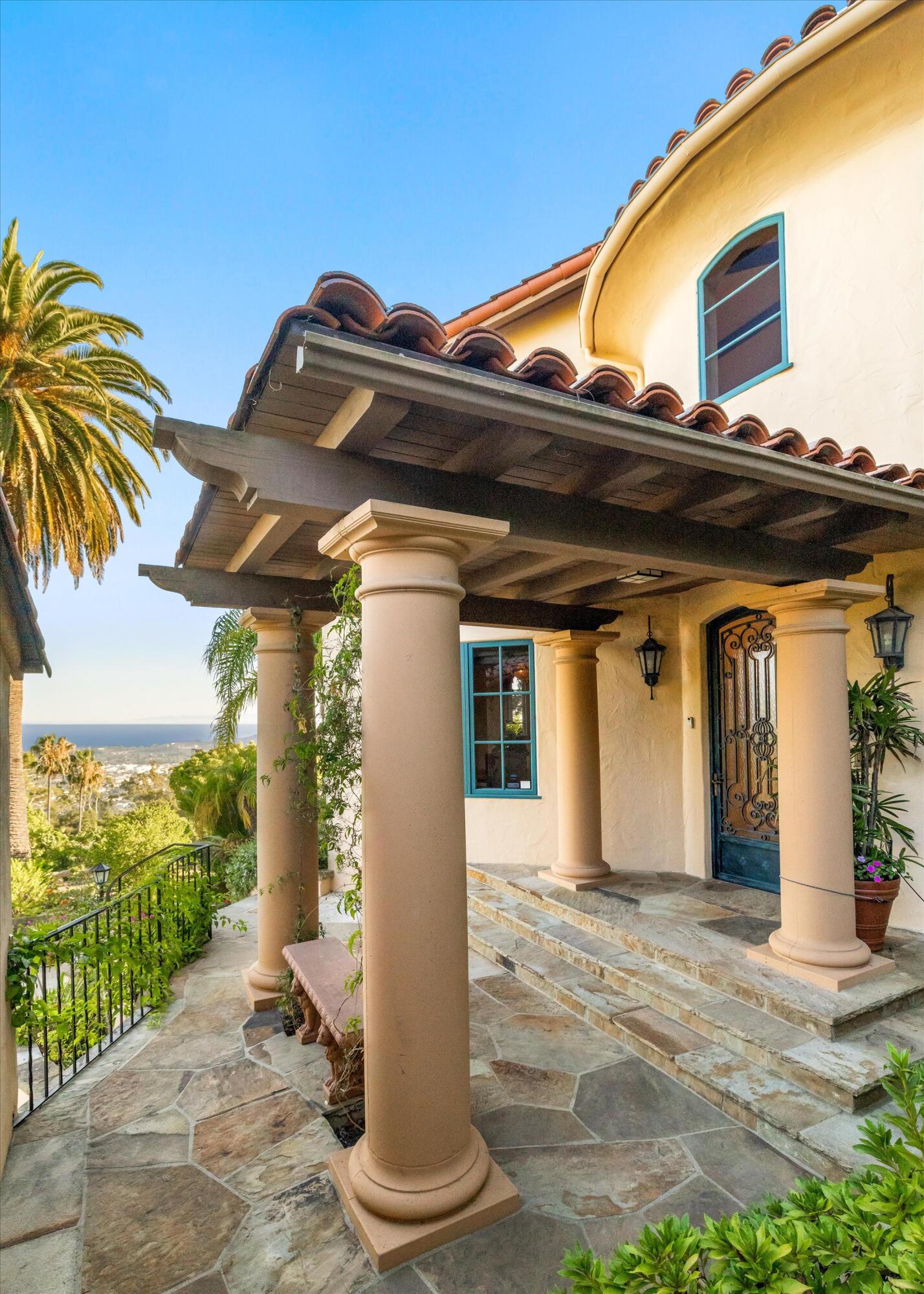 Santa Barbara, California 93103, United States, 5 Bedrooms Bedrooms, ,6 BathroomsBathrooms,Residential,Active,41046